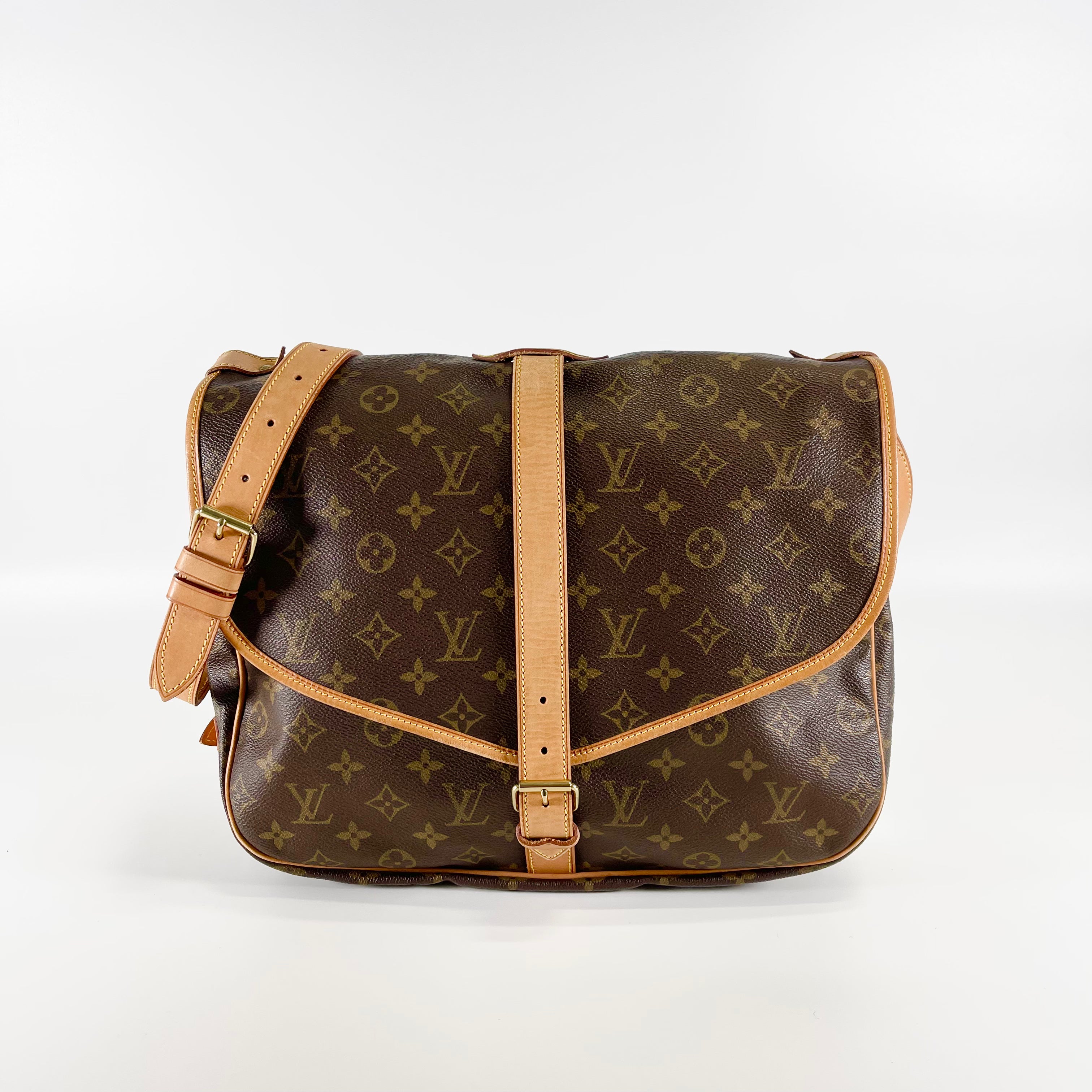 2602 secondhand LV Monogram Saumur 35