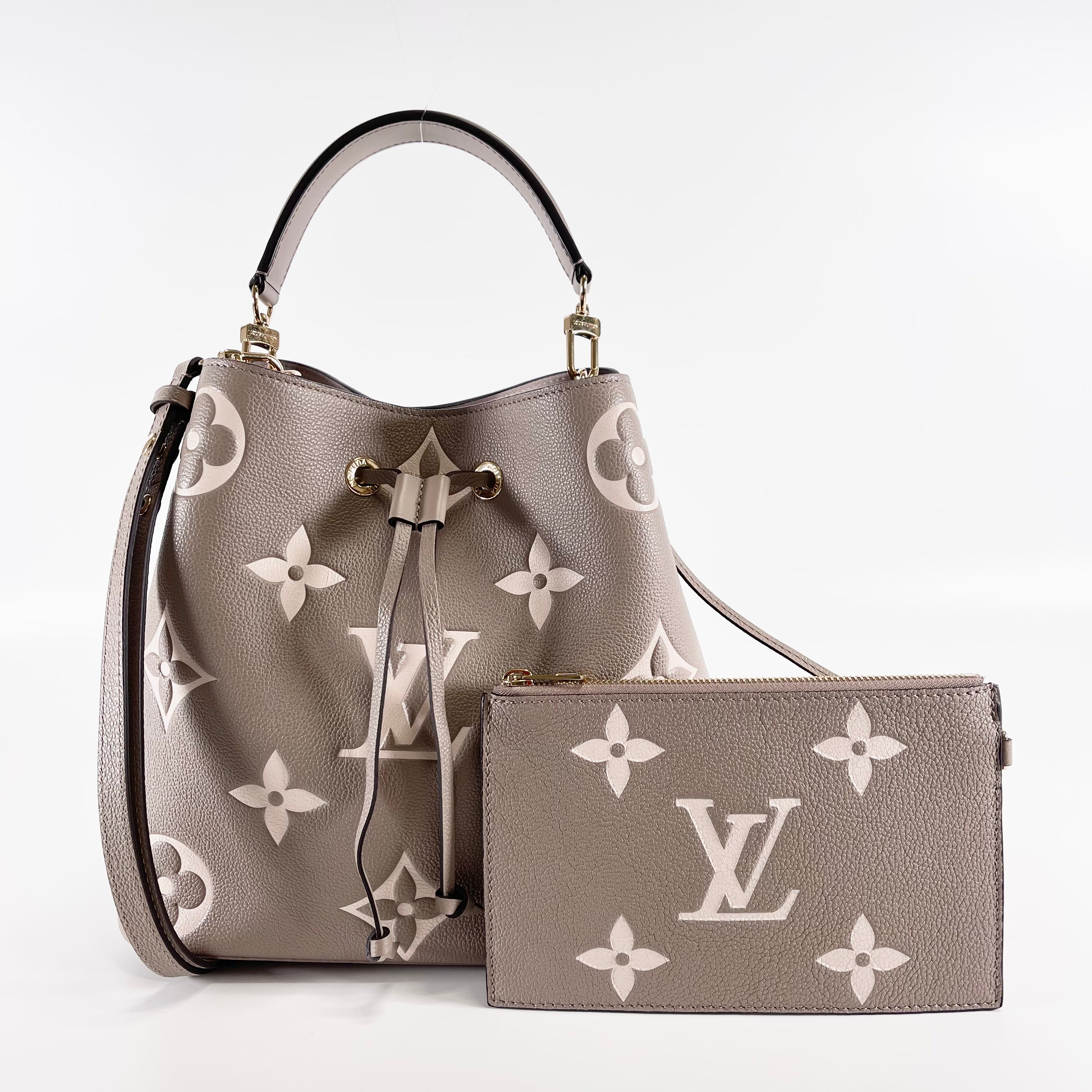 2602 secondhand LV brand bag