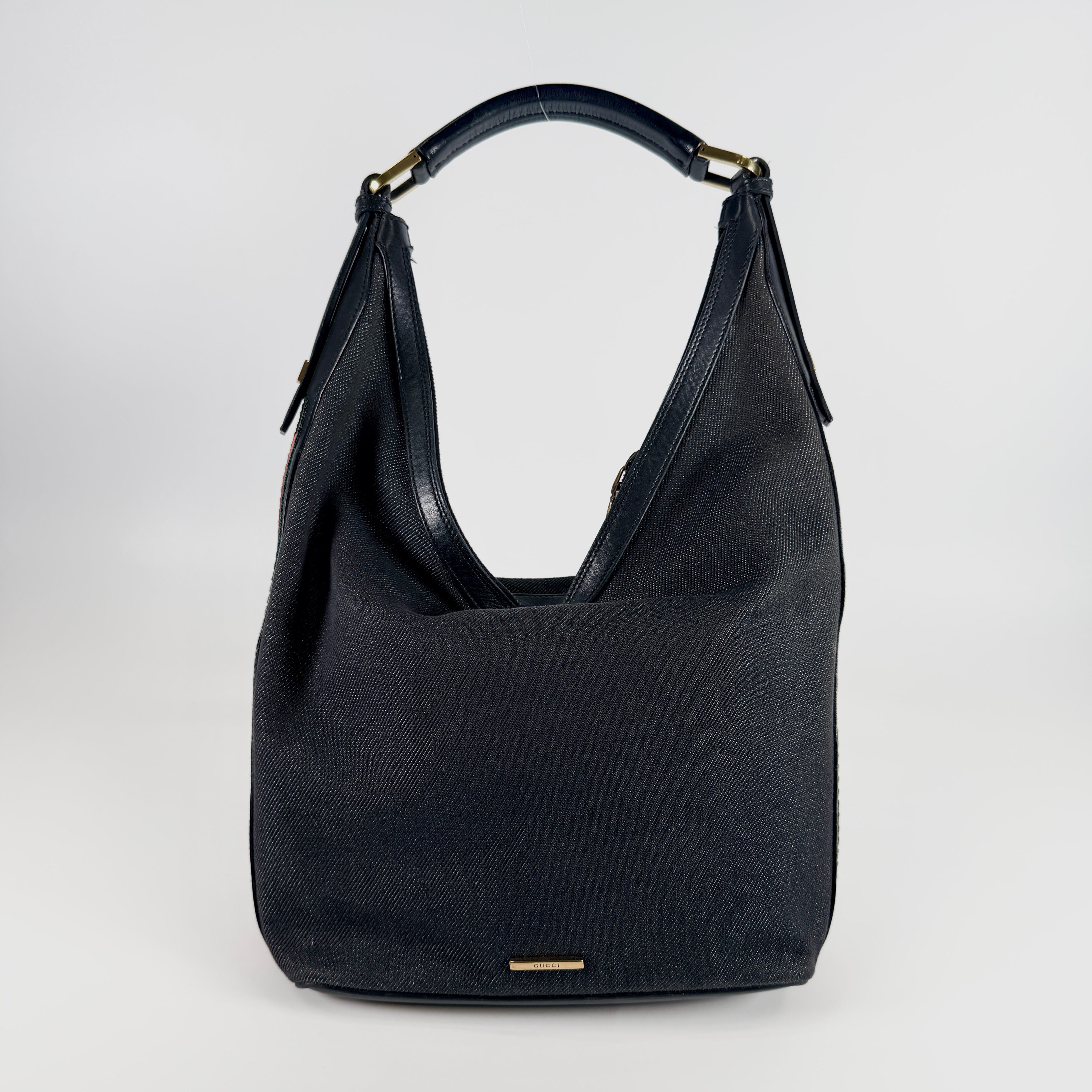 2606 secondhand GUCCI canvas hand bag