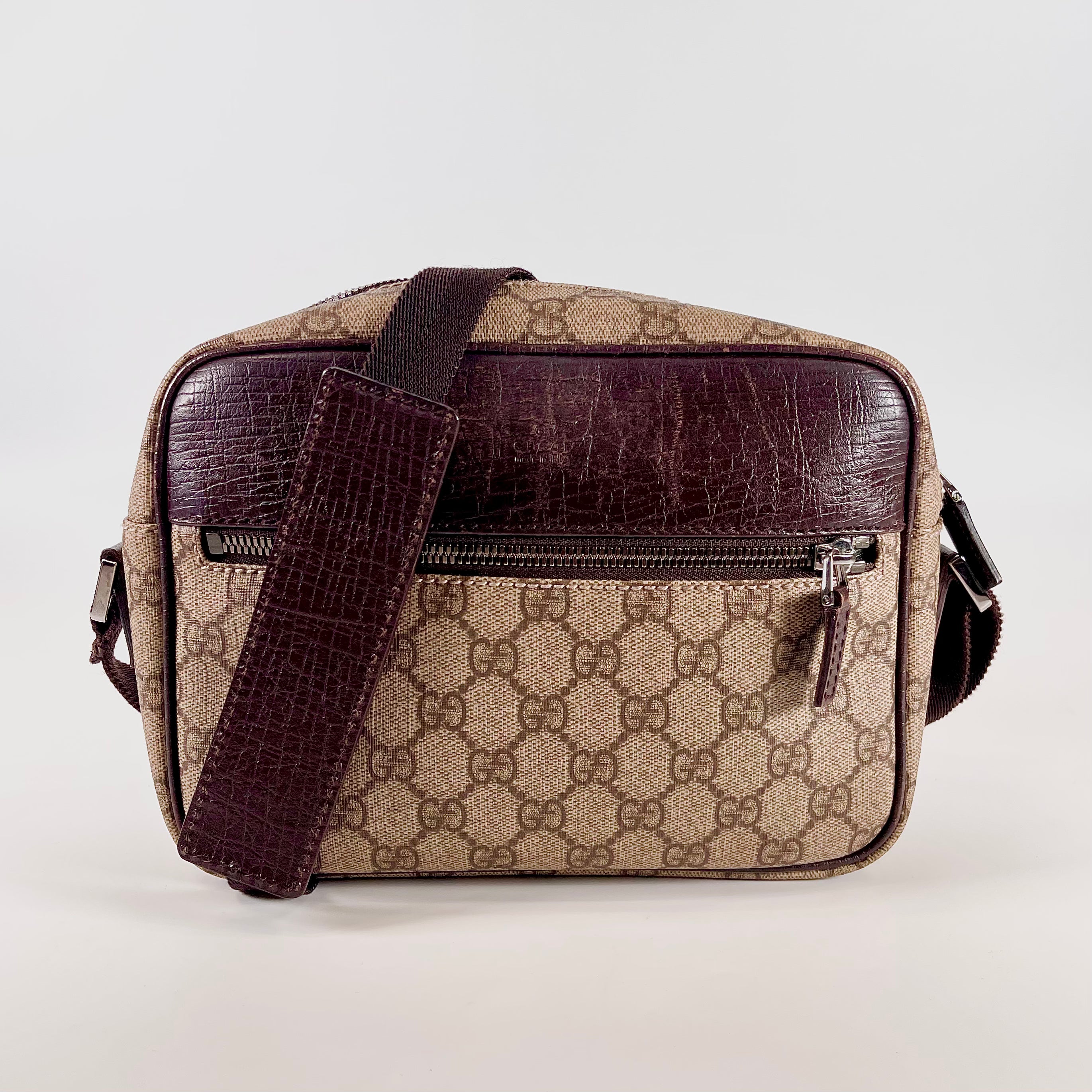2602 secondhand GUCCI GG Supreme Shoulder bag