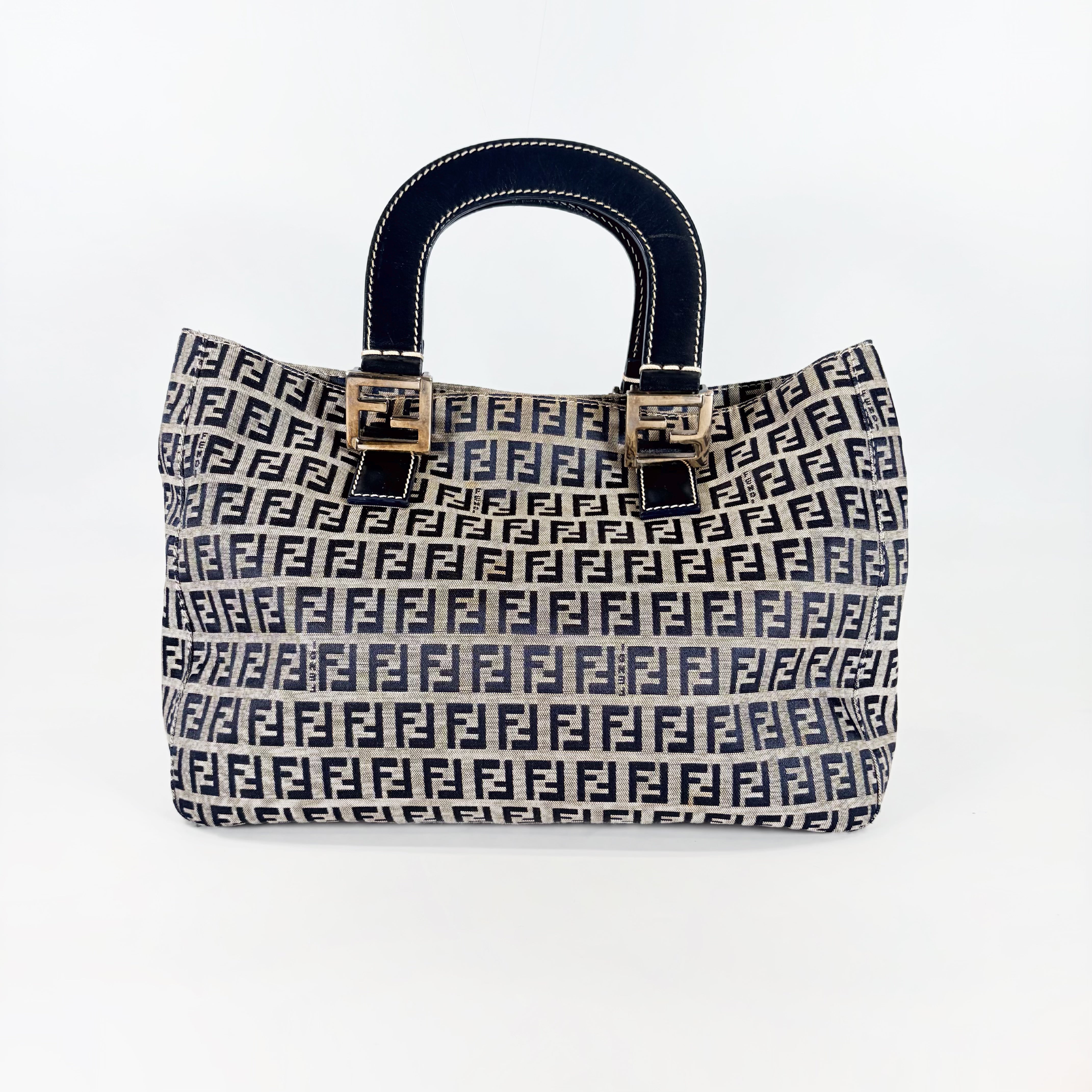2604 secondhand FENDI Zucchino hand bag