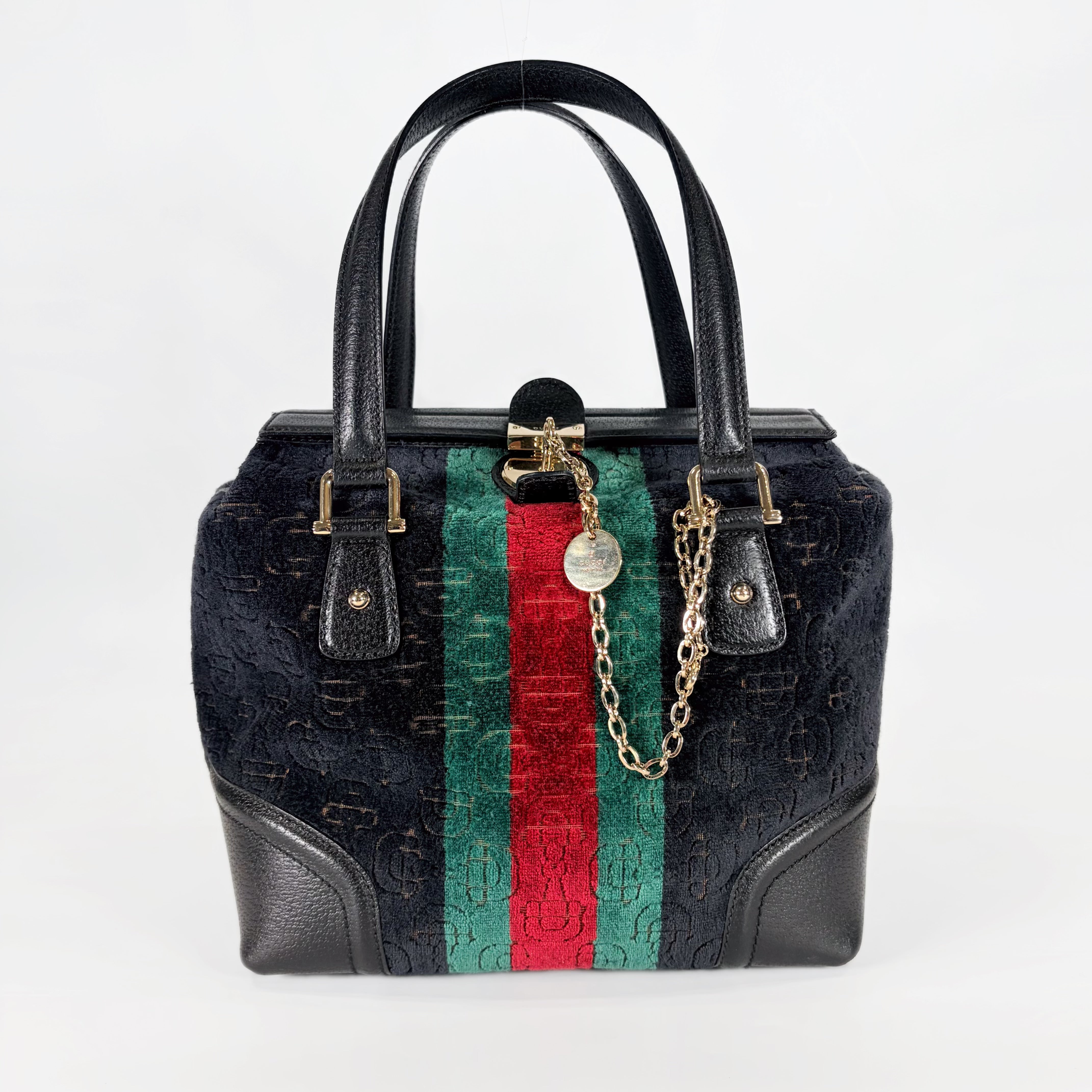 2604 secondhand GUCCI hand bag