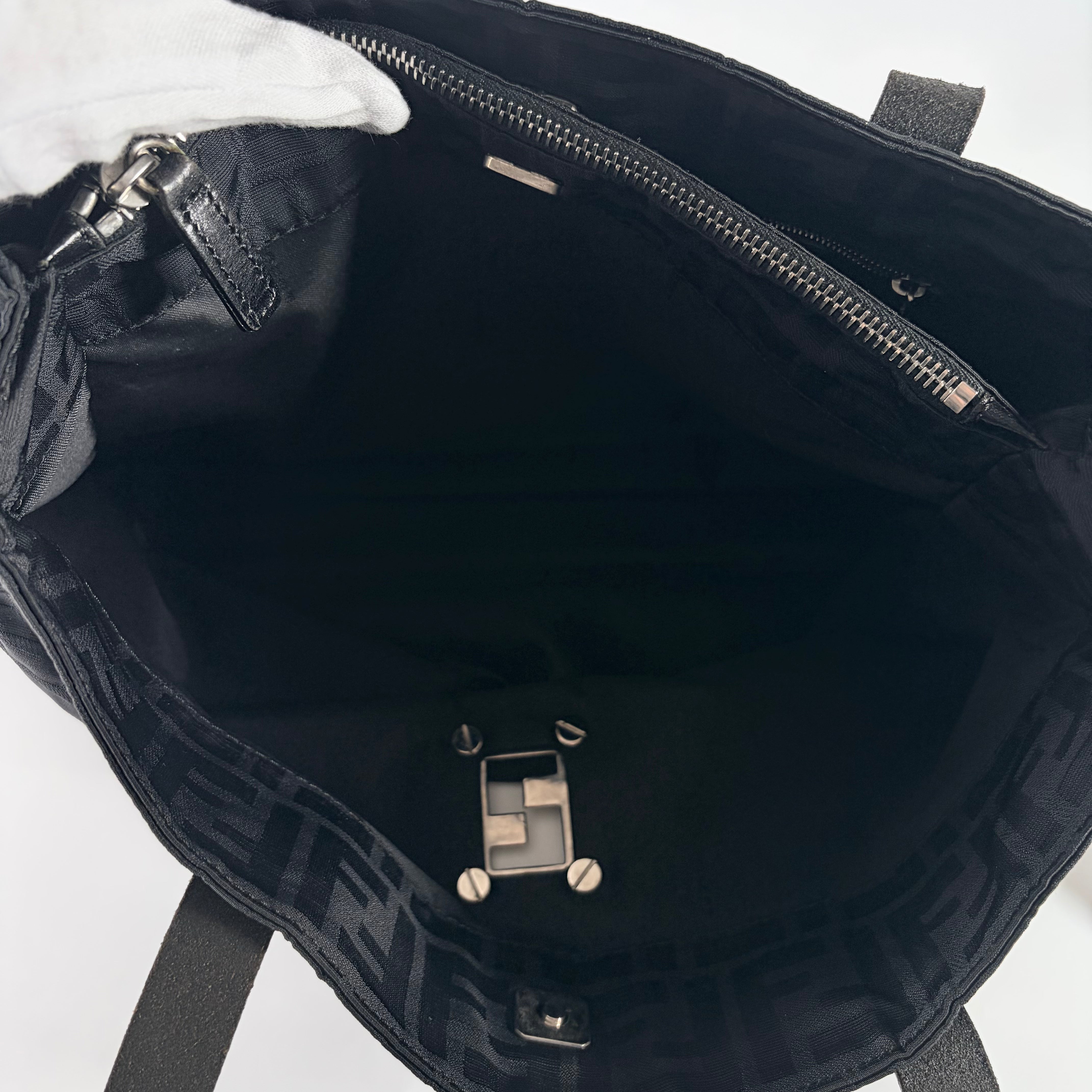 2605 secondhand FENDI Zucca hand bag