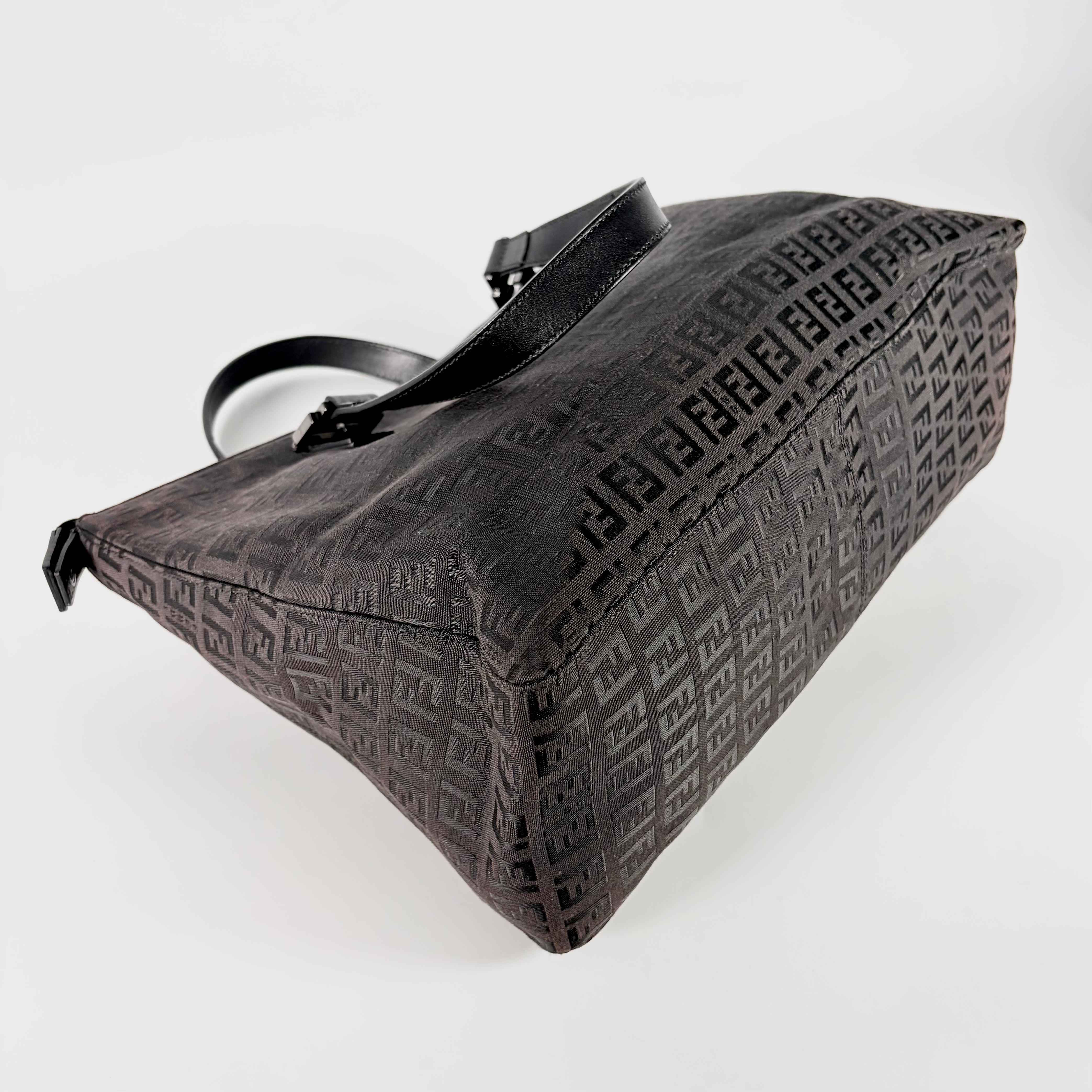 2605 secondhand FENDI Zucchino hand bag
