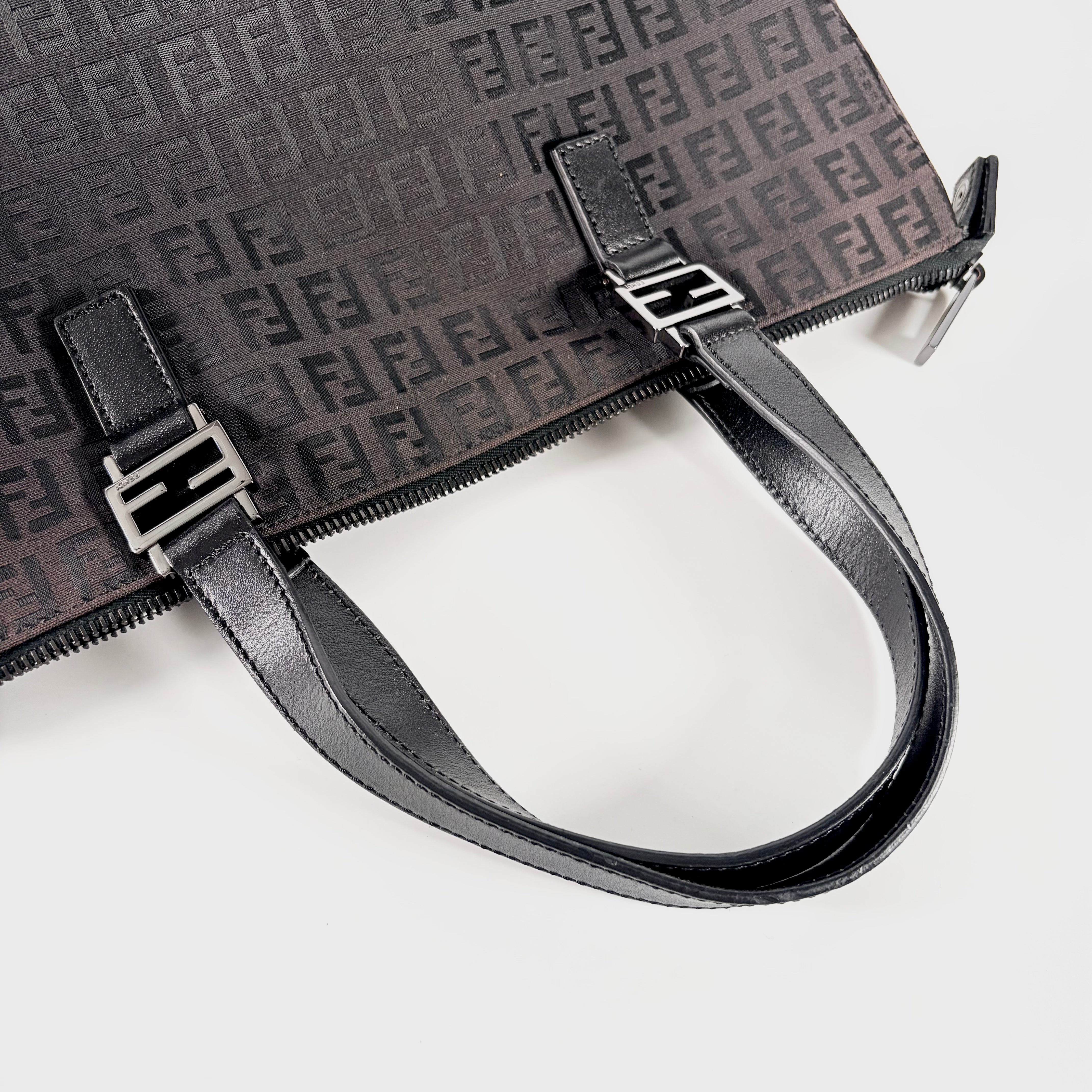 2605 secondhand FENDI Zucchino hand bag