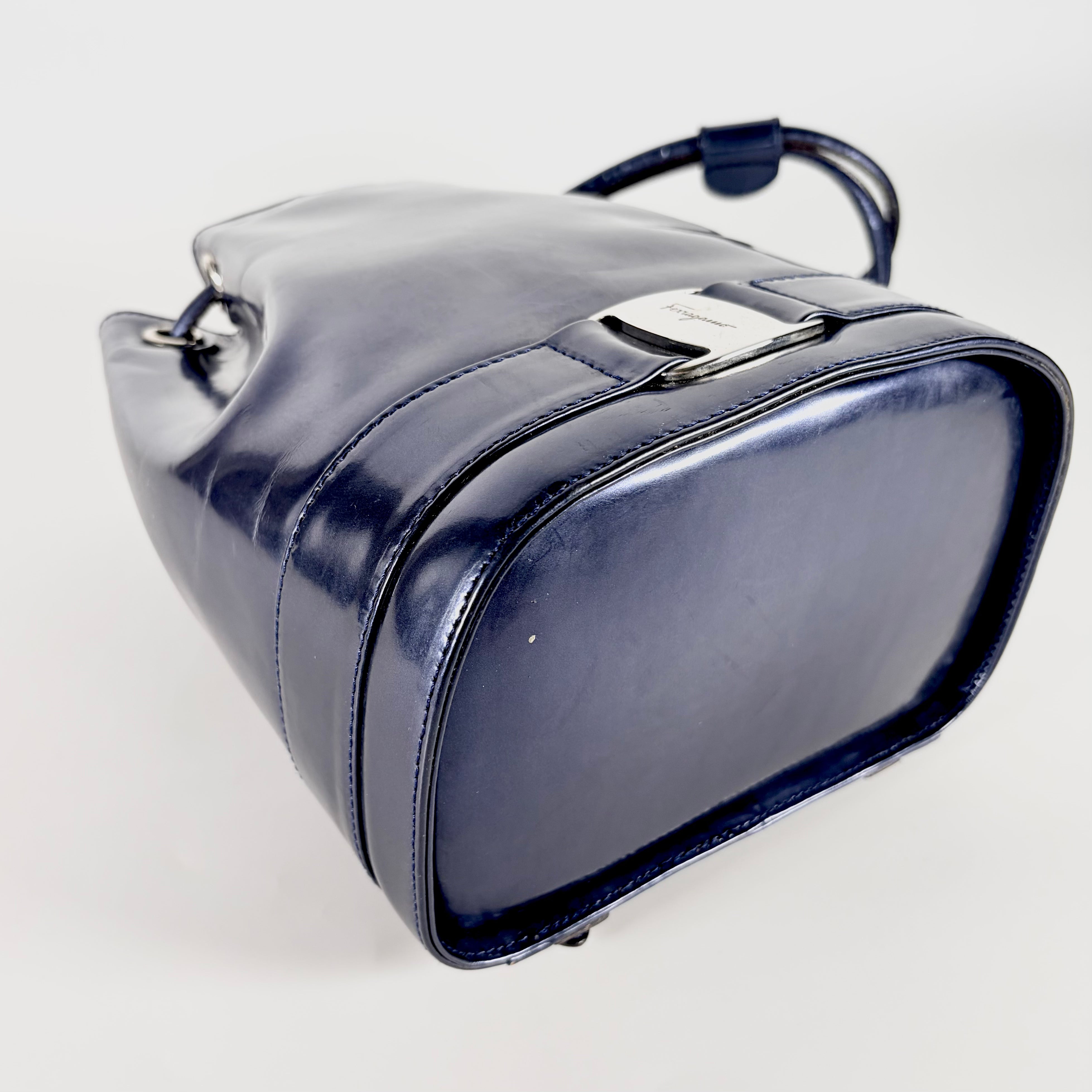 2604 secondhand Ferragamo backpack / back