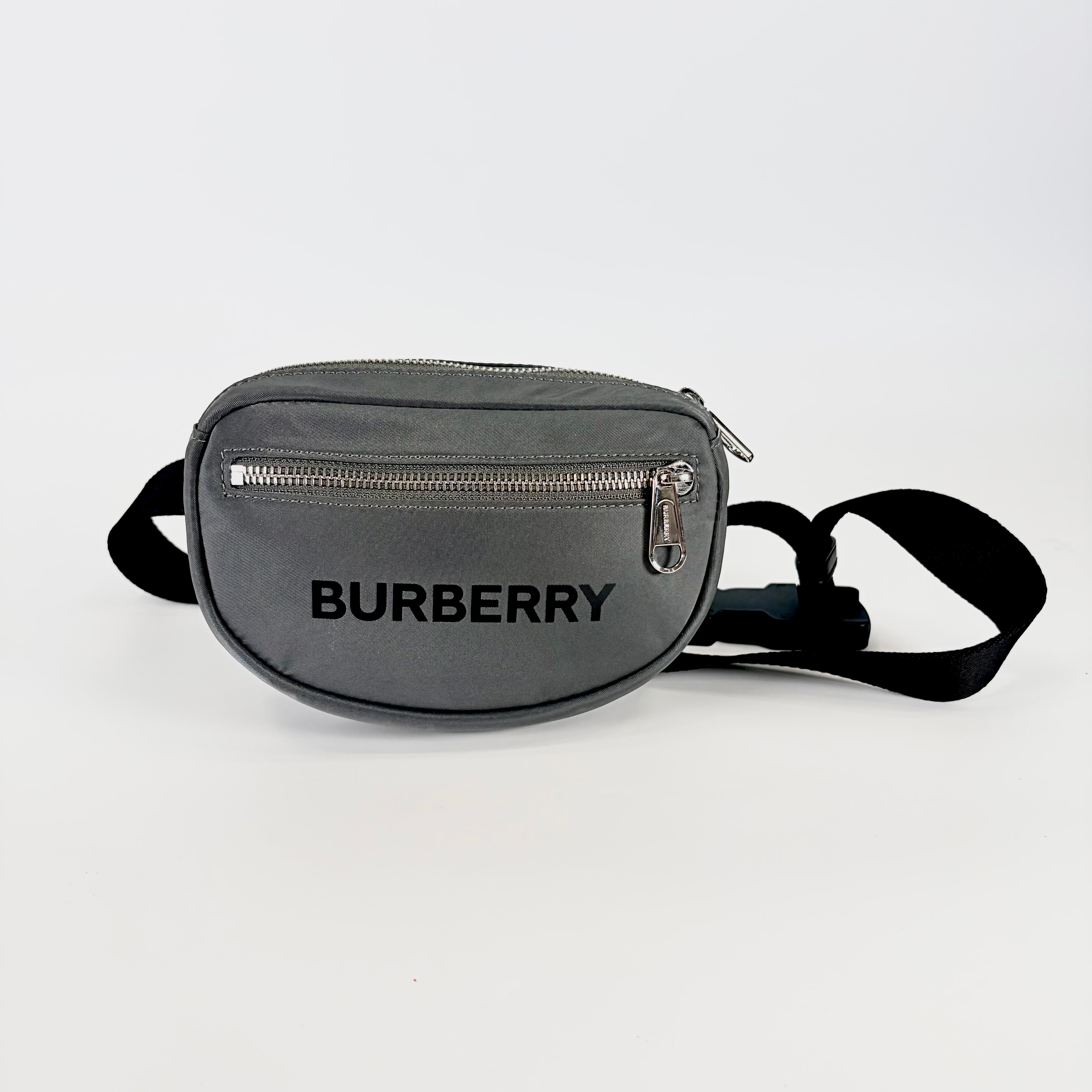 2604 secondhand BURBERRY nylon Body Bag gray