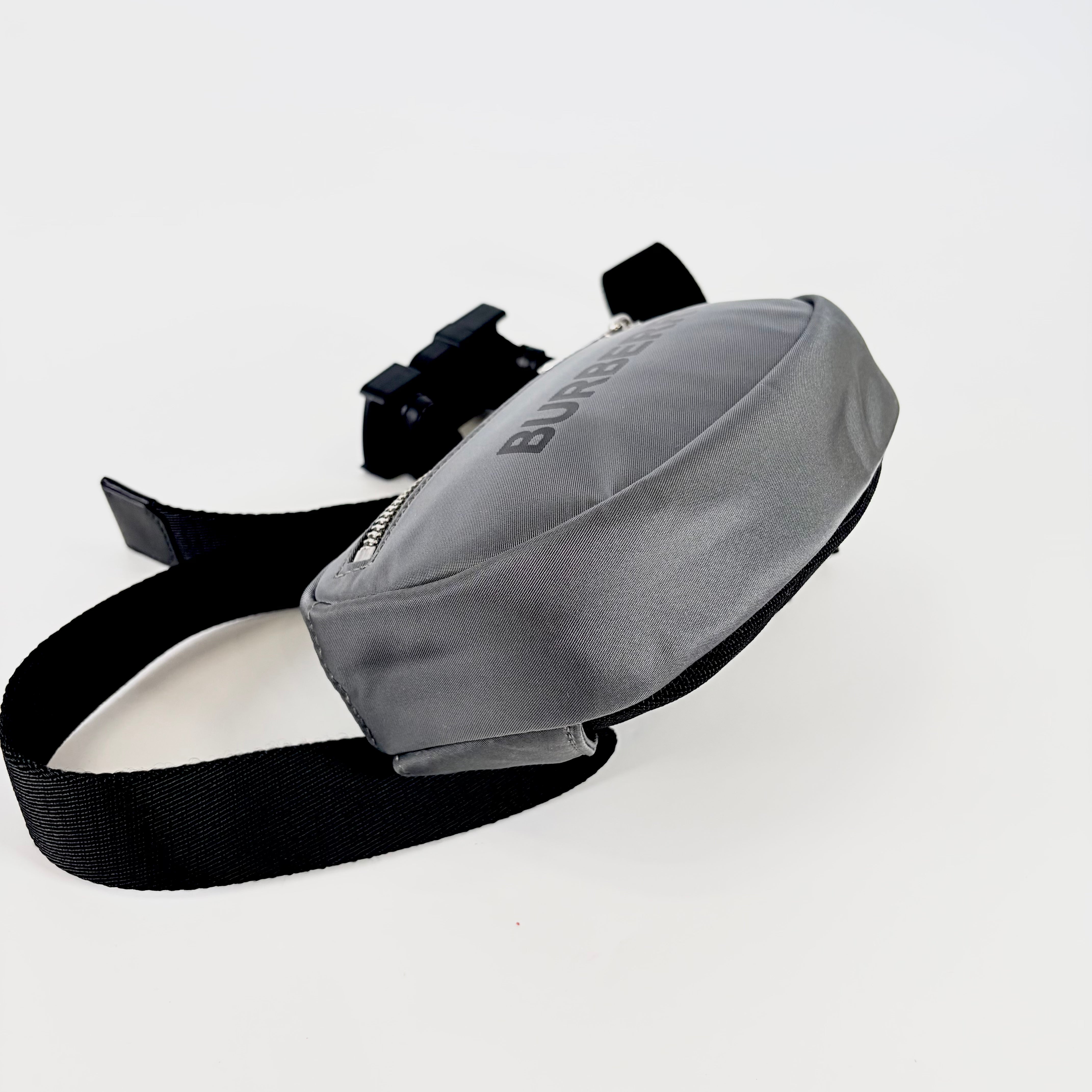 2604 secondhand BURBERRY nylon Body Bag gray