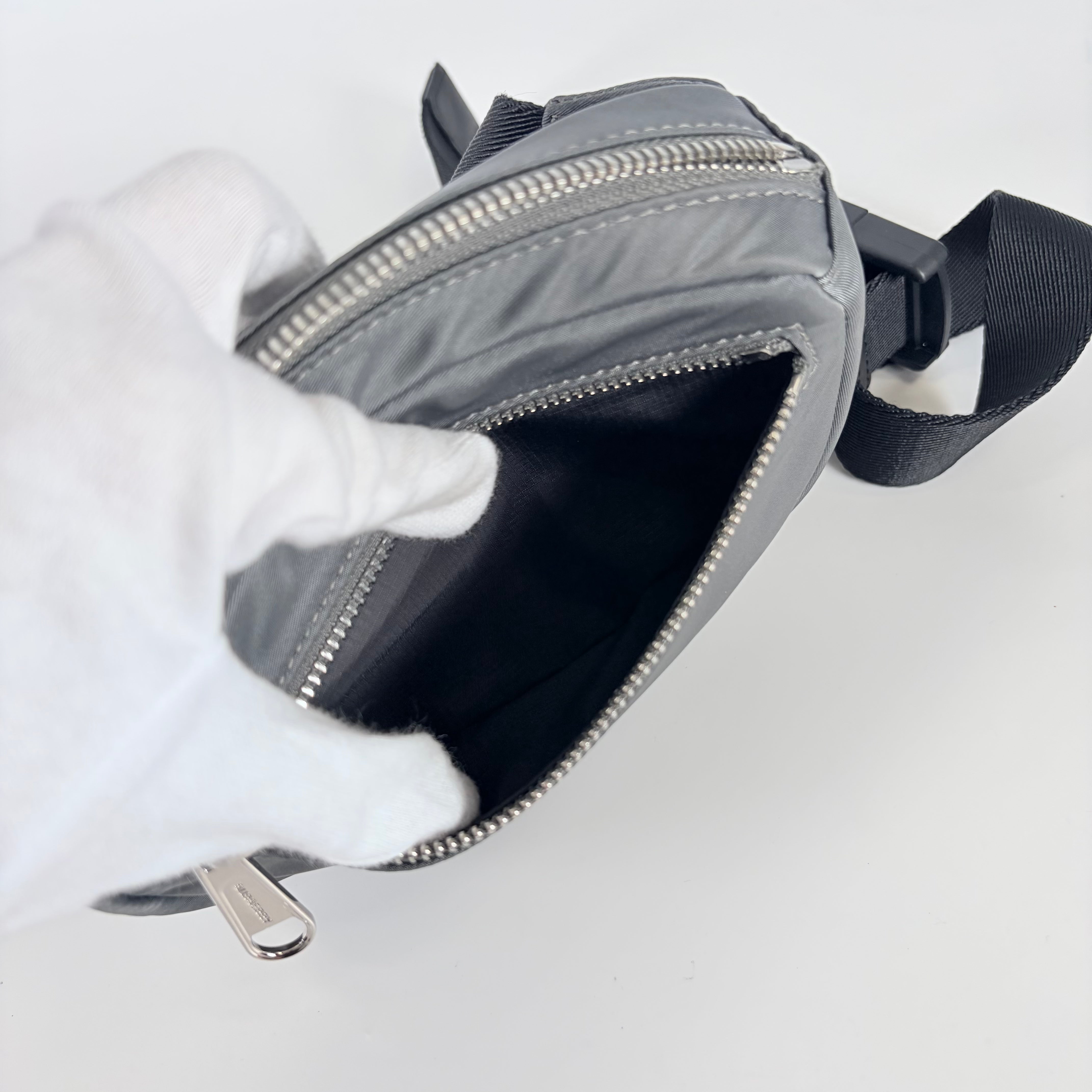 2604 secondhand BURBERRY nylon Body Bag gray