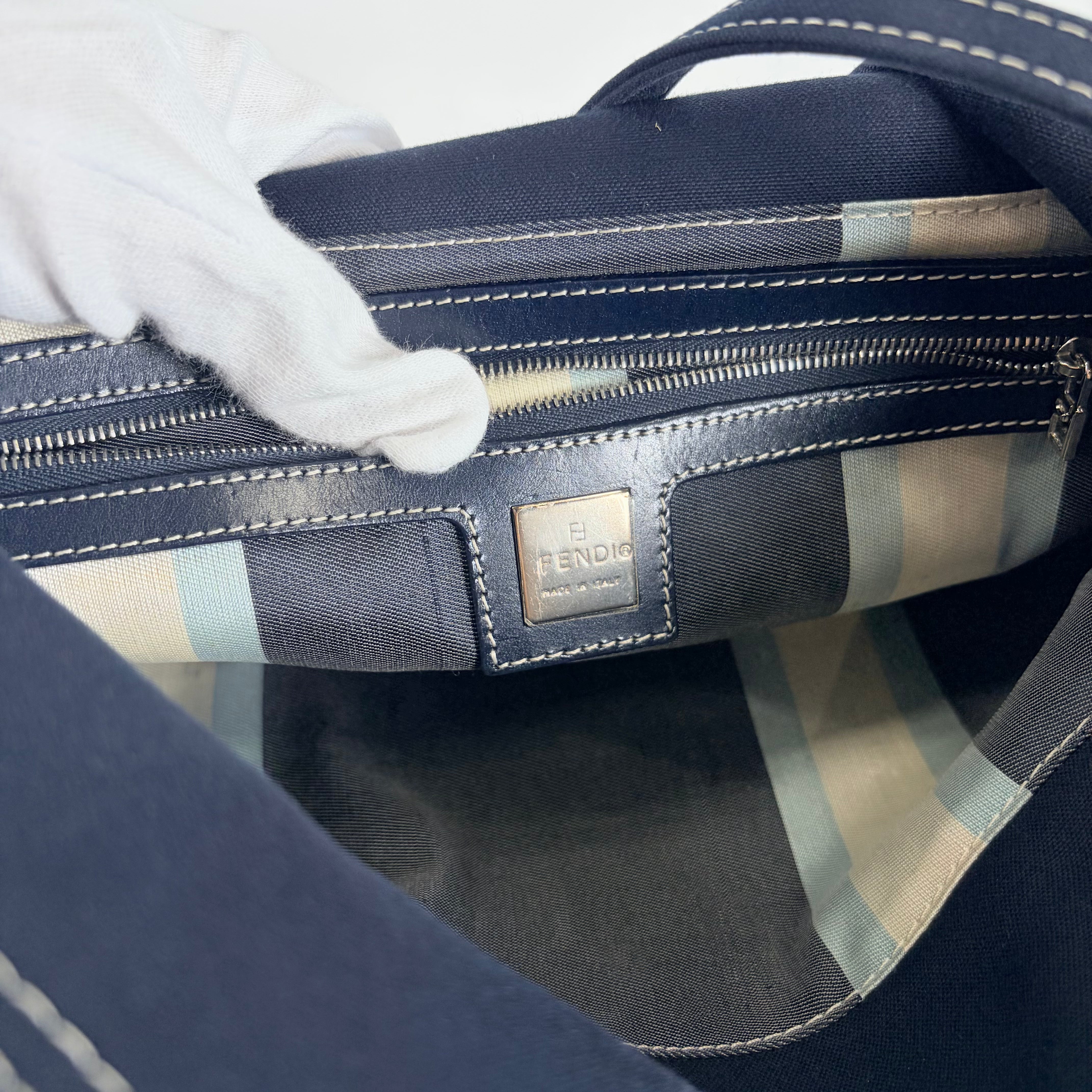 2604 secondhand FENDI Mamma Bucket Shoulder bag