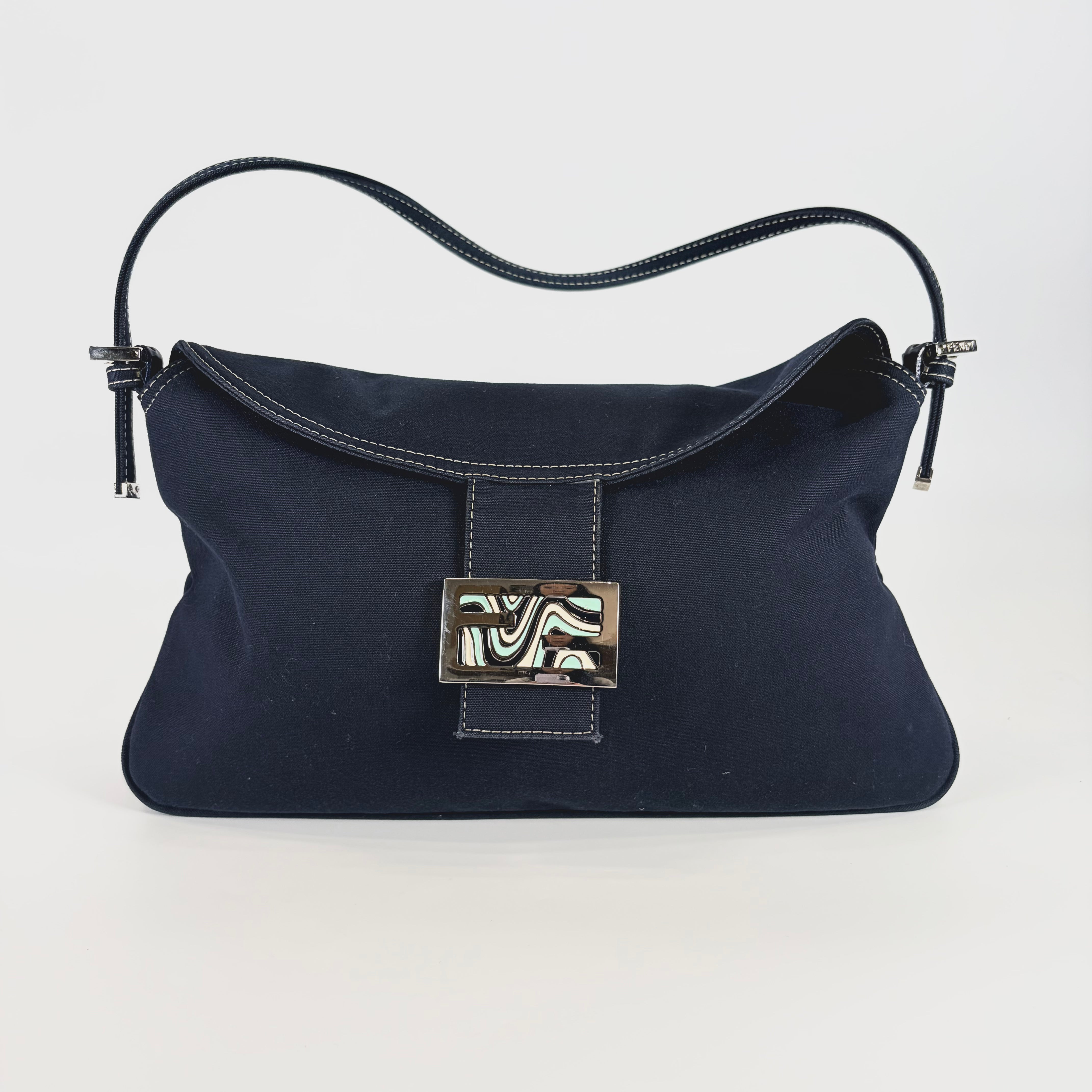 2604 secondhand FENDI Mamma Bucket Shoulder bag