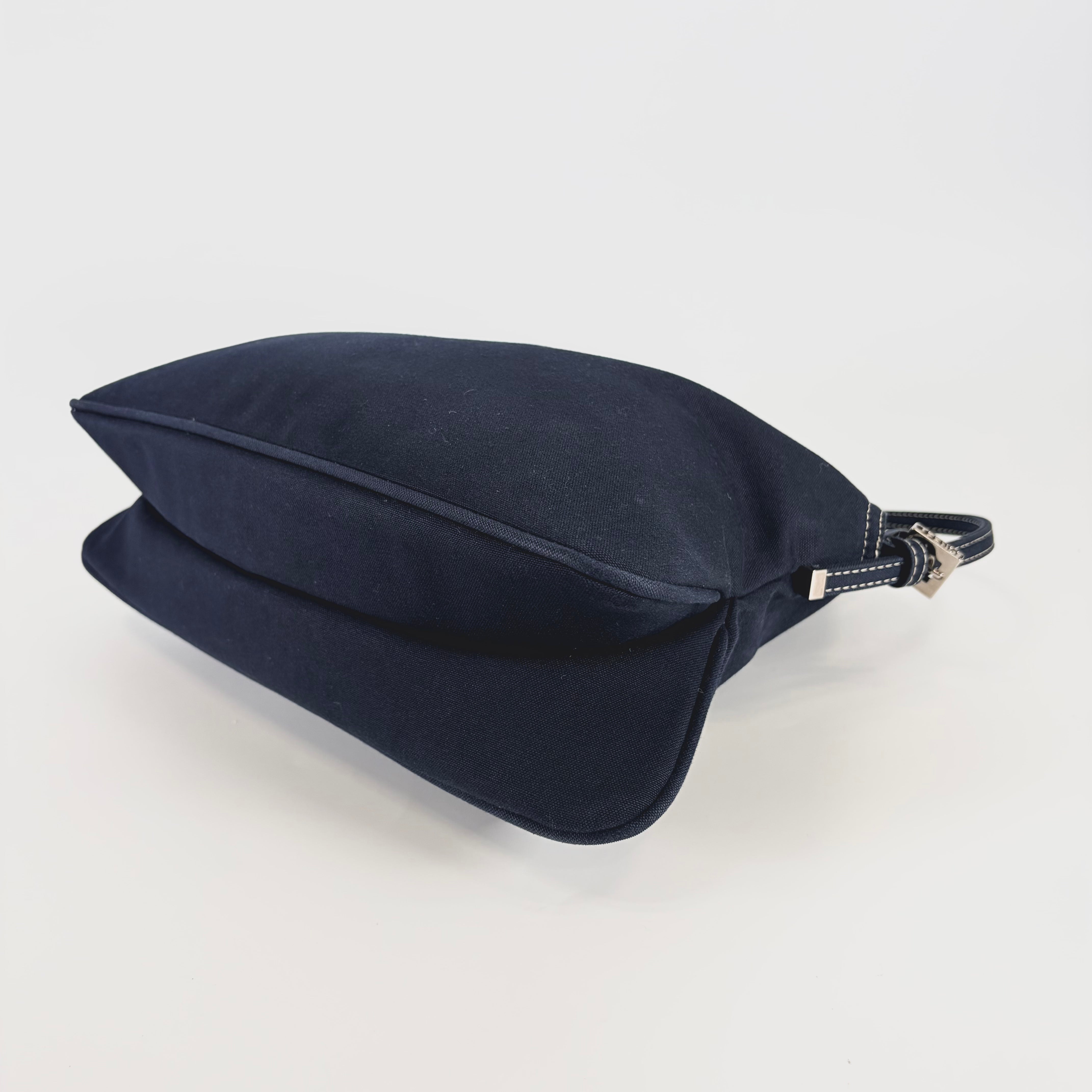 2604 secondhand FENDI Mamma Bucket Shoulder bag