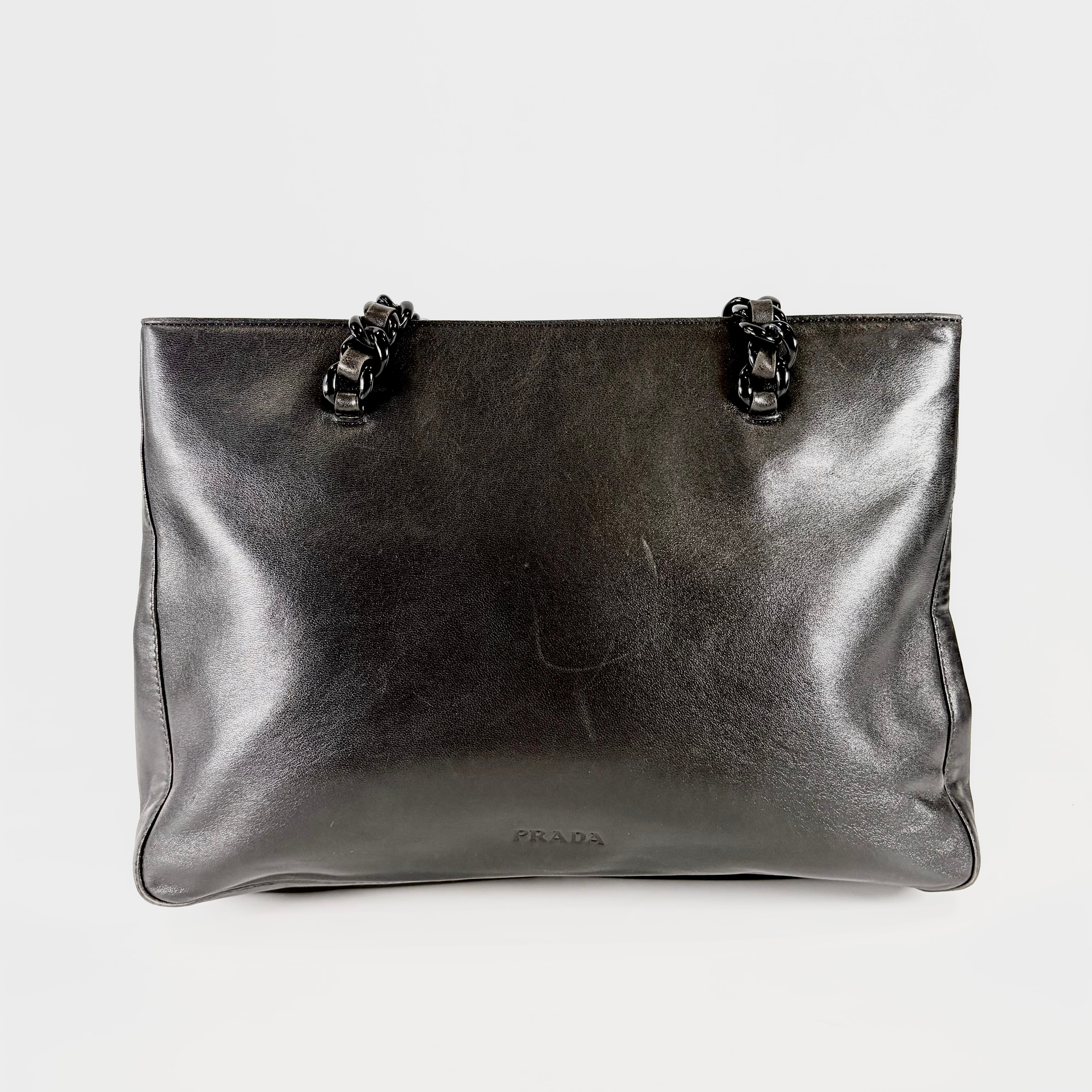 2604 secondhand PRADA Plastic chain Tote black