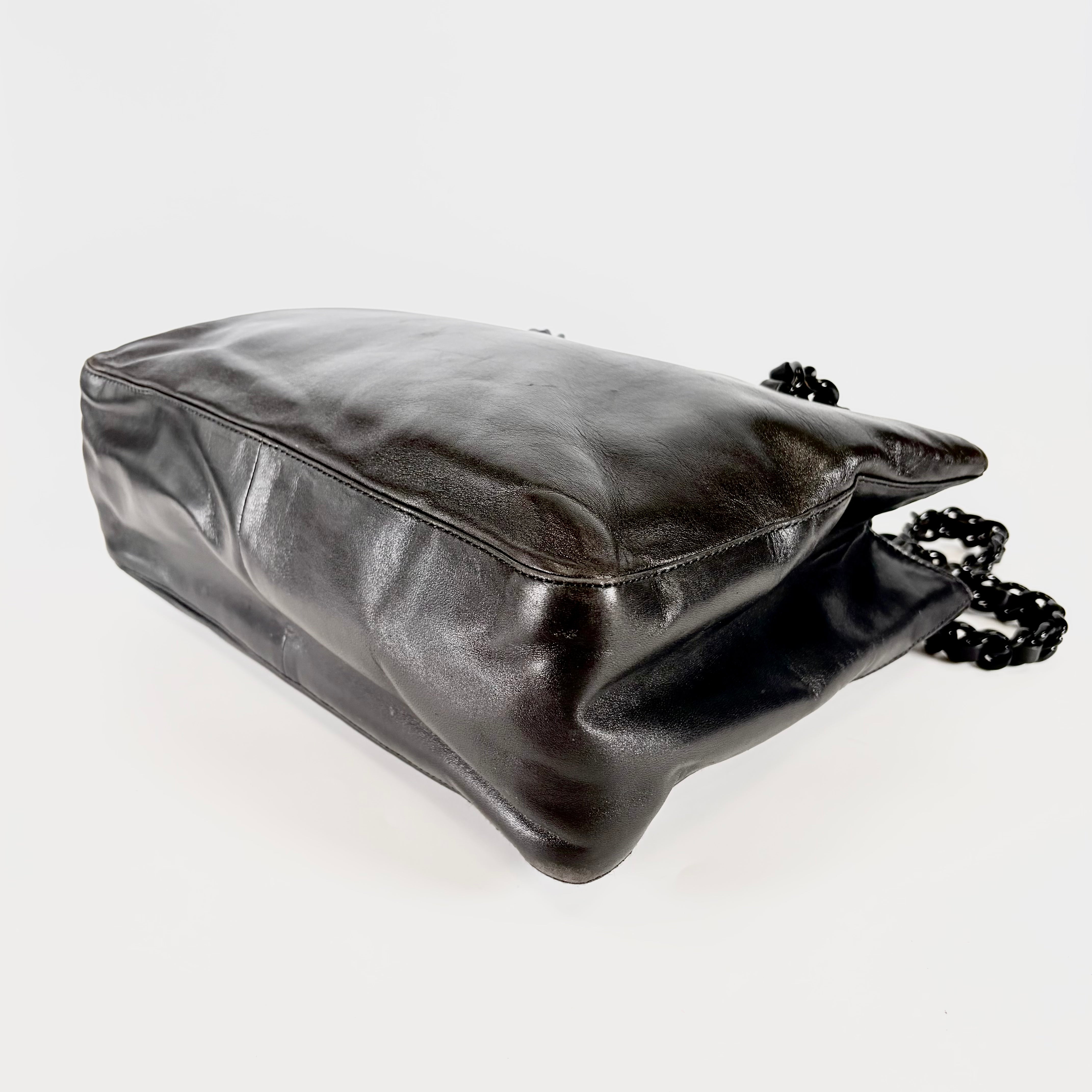 2604 secondhand PRADA Plastic chain Tote black