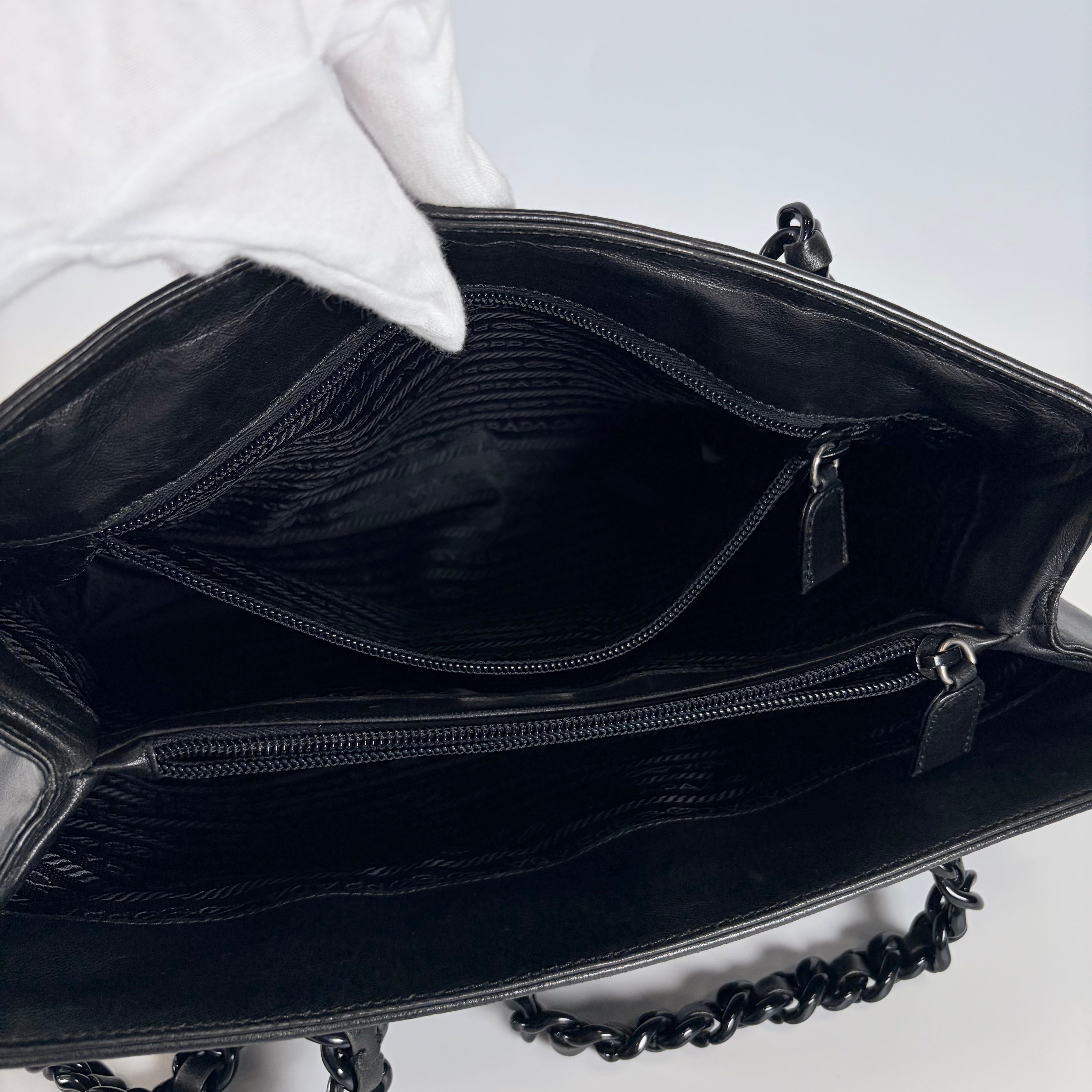 2604 secondhand PRADA Plastic chain Tote black