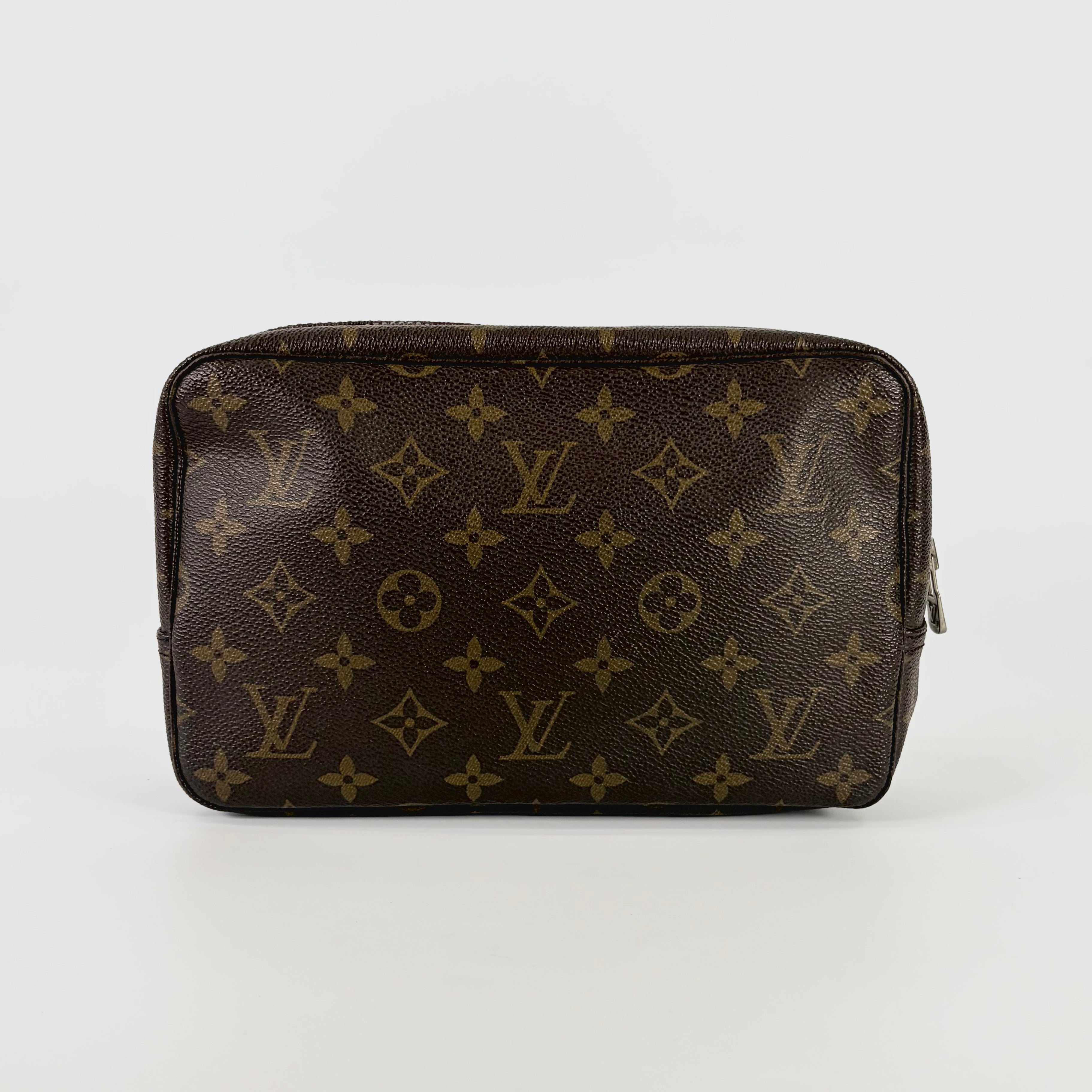 2604 secondhand LV Monogram Truth Wallet 23