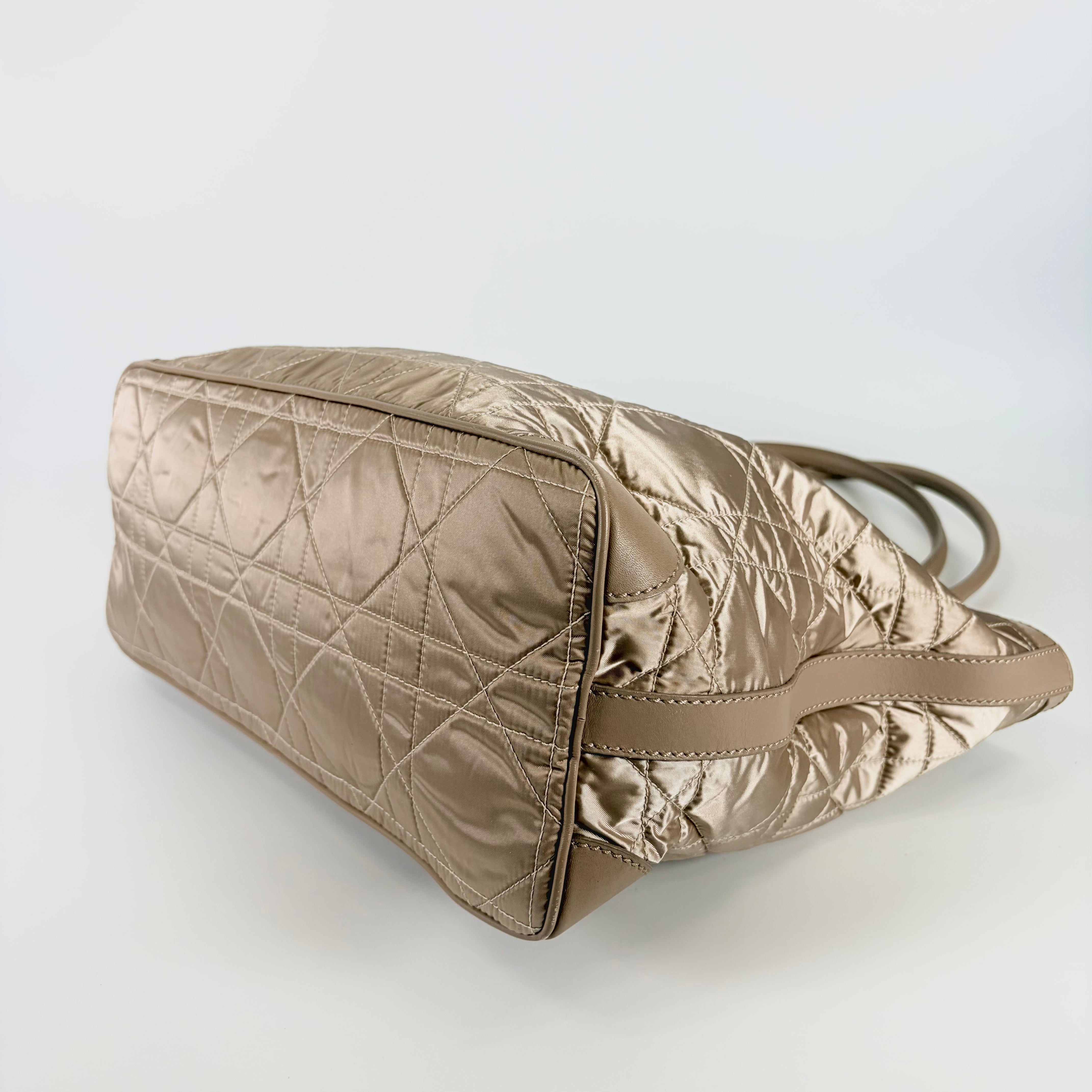 2604 secondhand CD hand bag