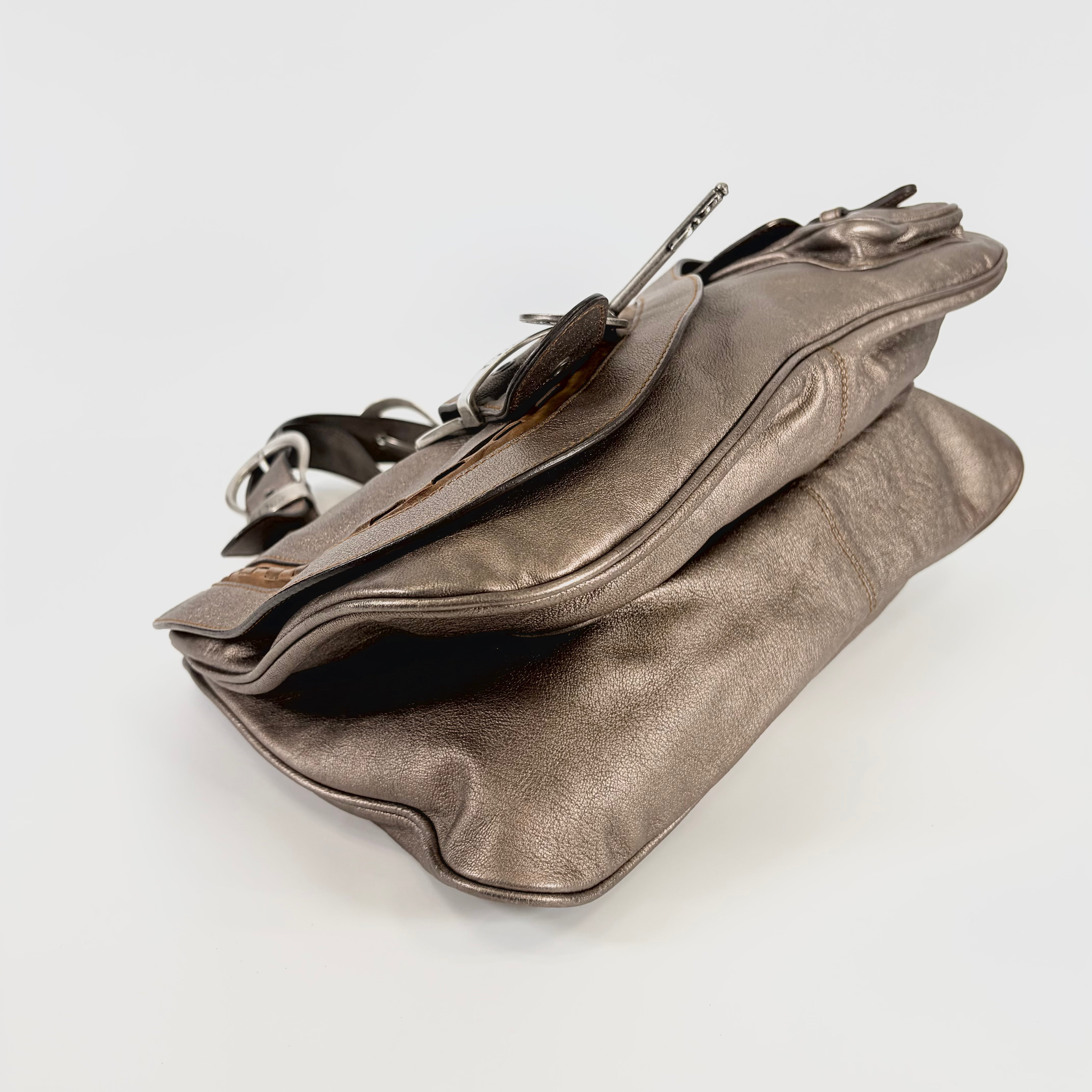 2605 secondhand CD hand bag