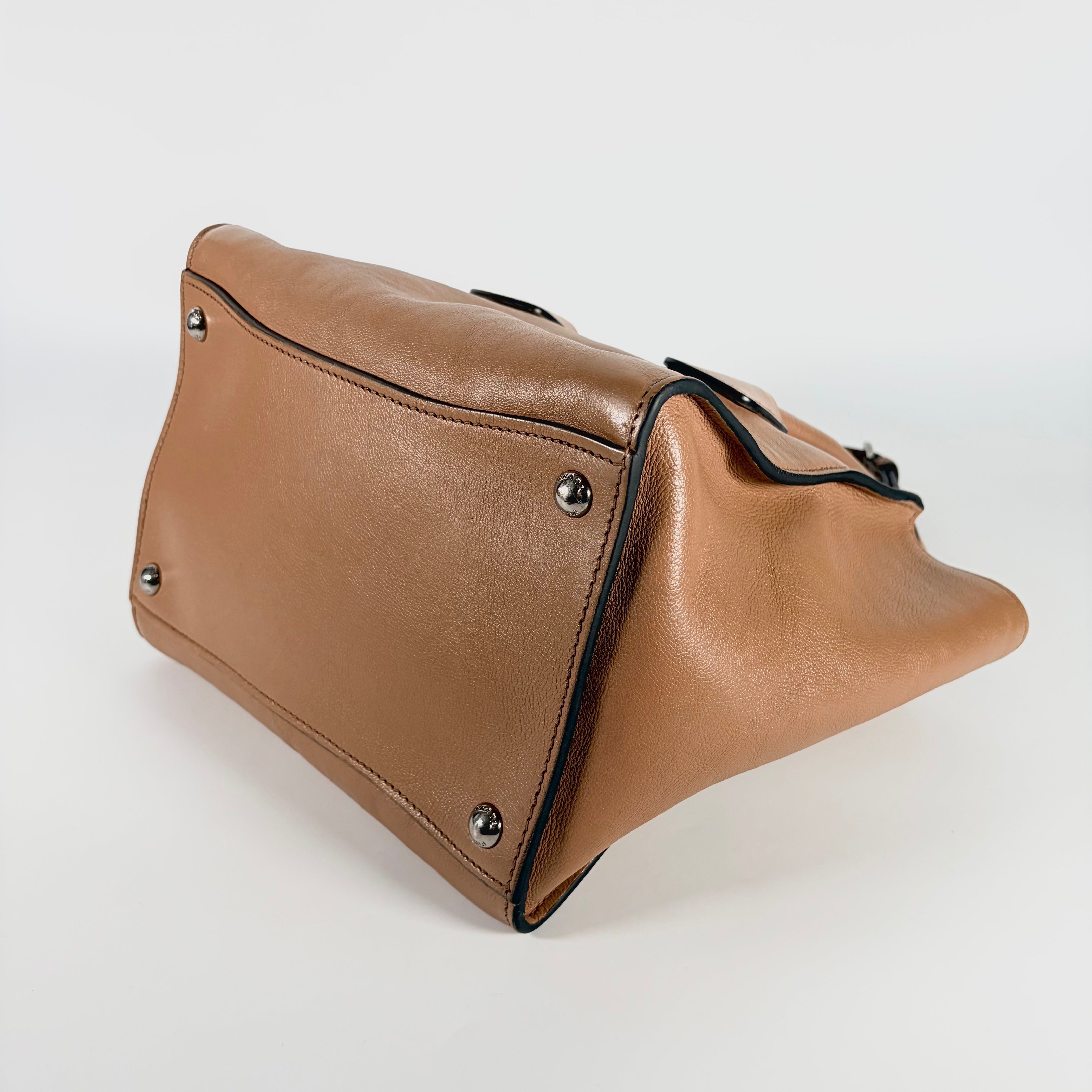 2604 secondhand PRADA hand bag