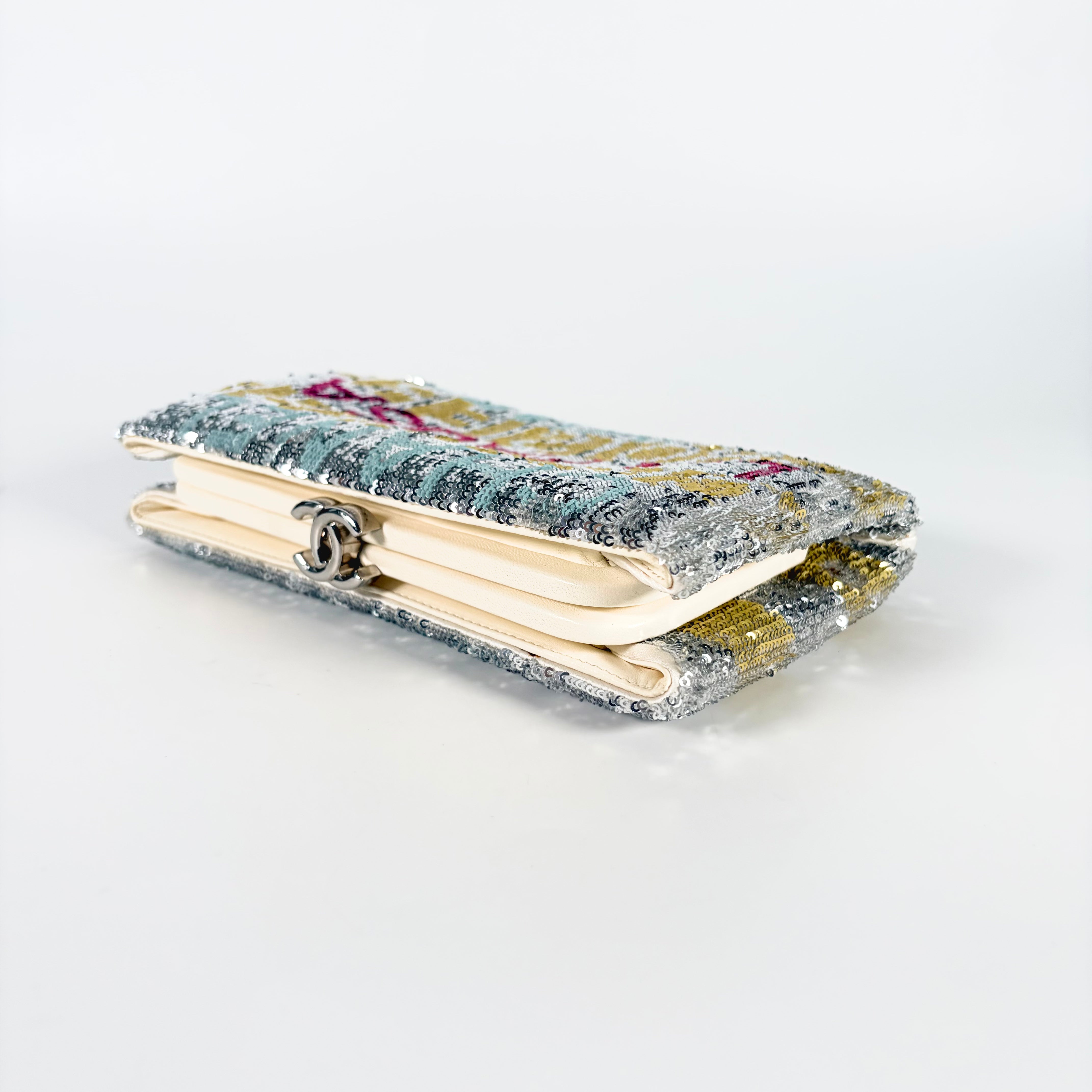 2605 secondhand CHANEL clutch beads