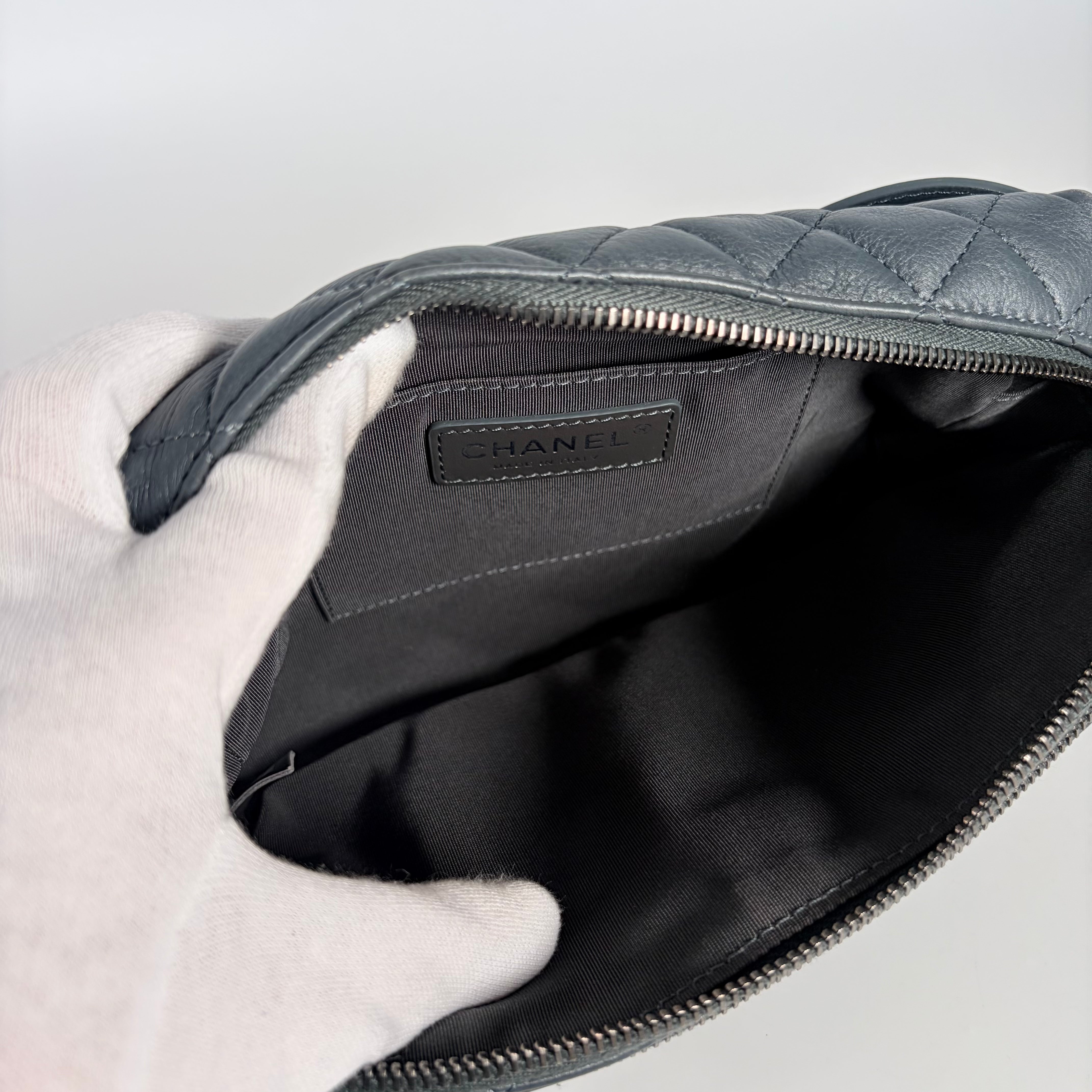 2604 secondhand CHANEL Matelasse Body Bag