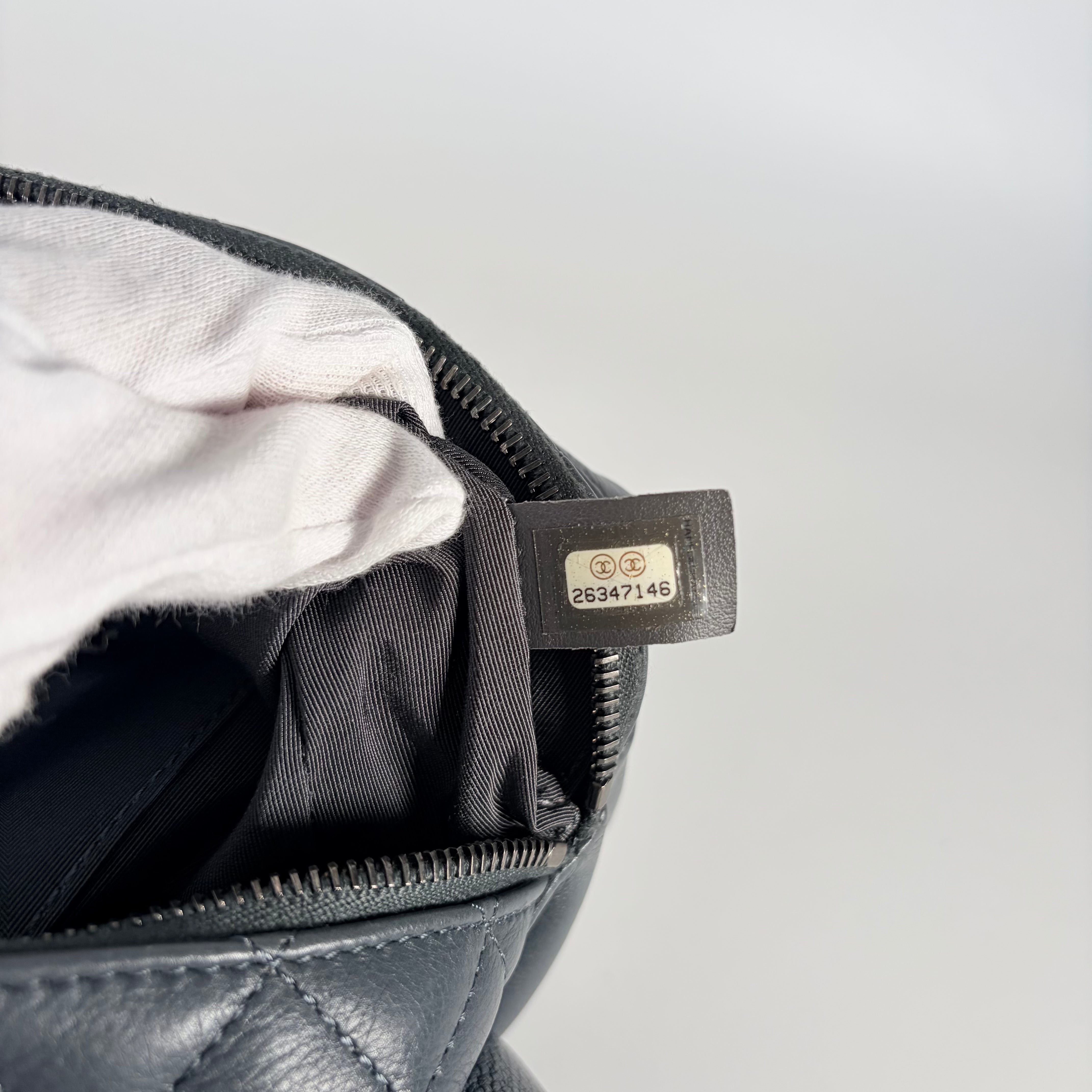 2604 secondhand CHANEL Matelasse Body Bag