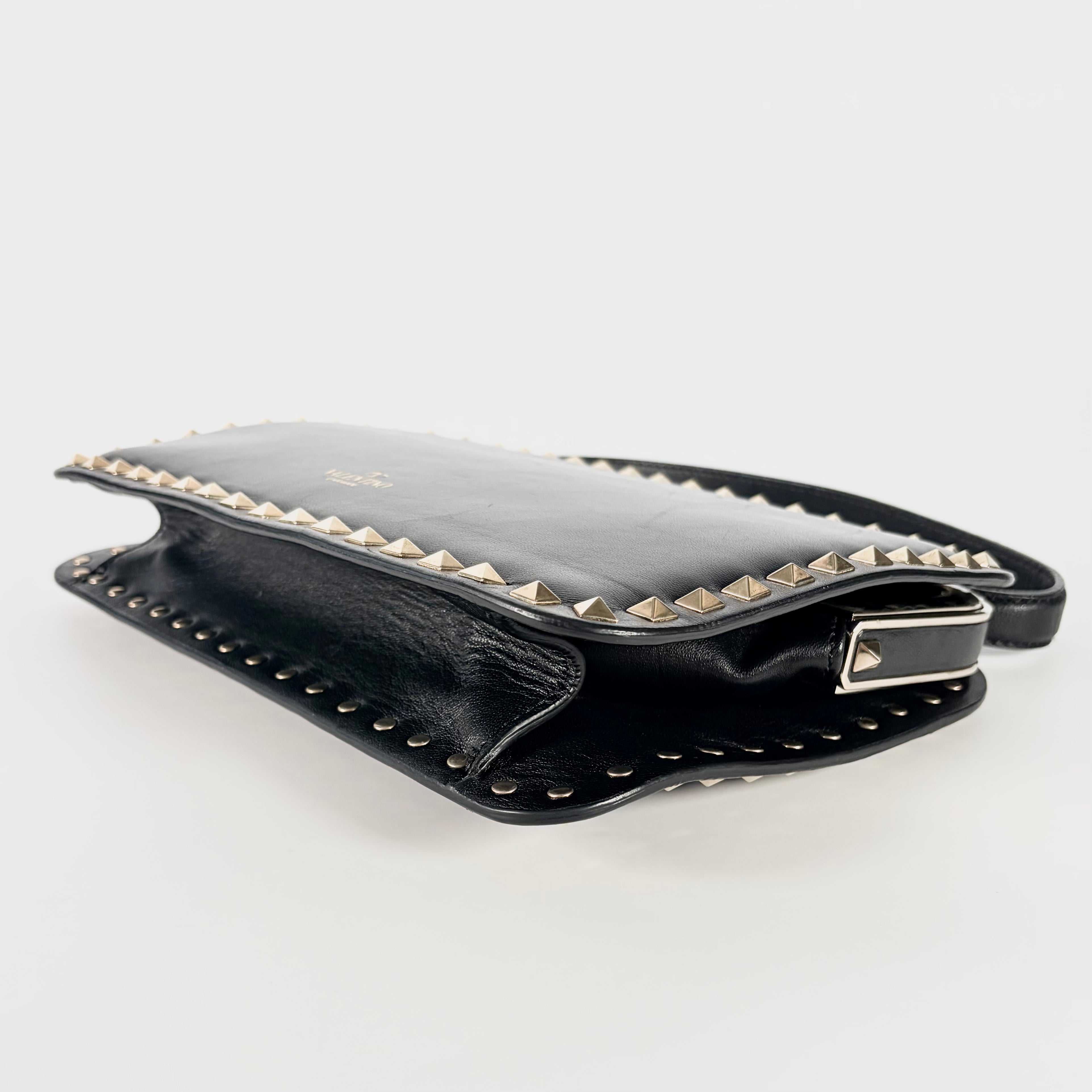 2605 secondhand VALENTINO beads hand black
