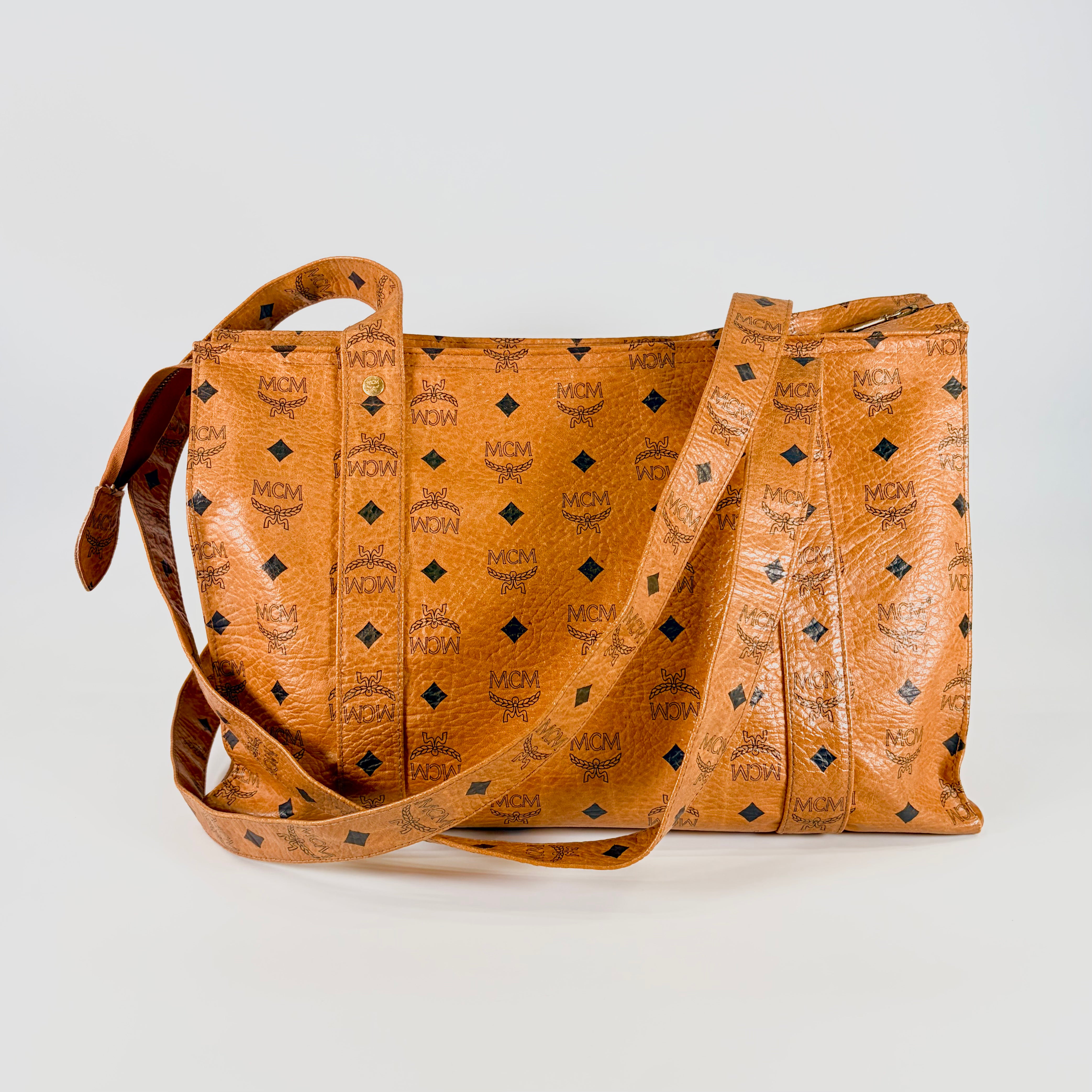 2605 secondhand MCM Shoulder bag