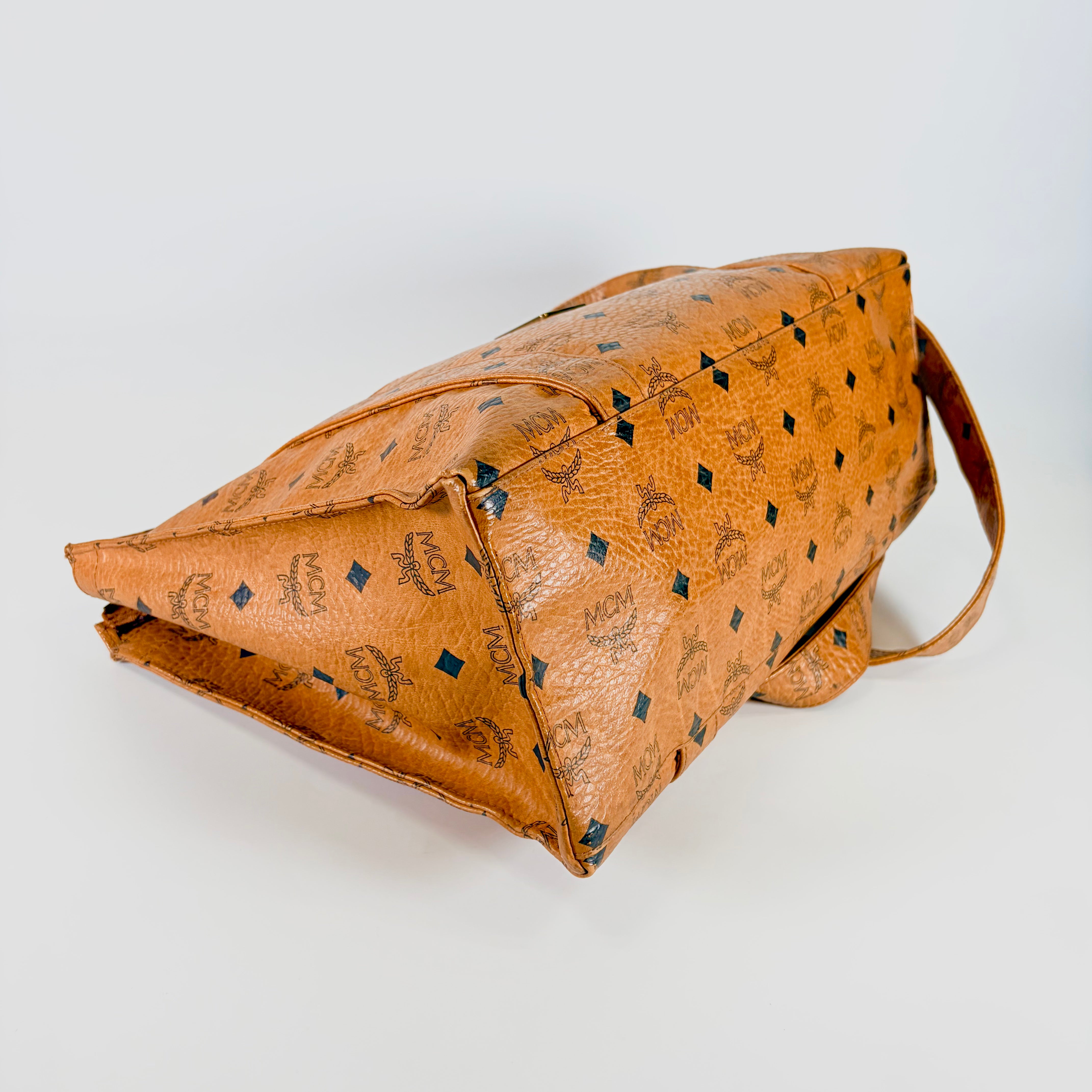 2605 secondhand MCM Shoulder bag