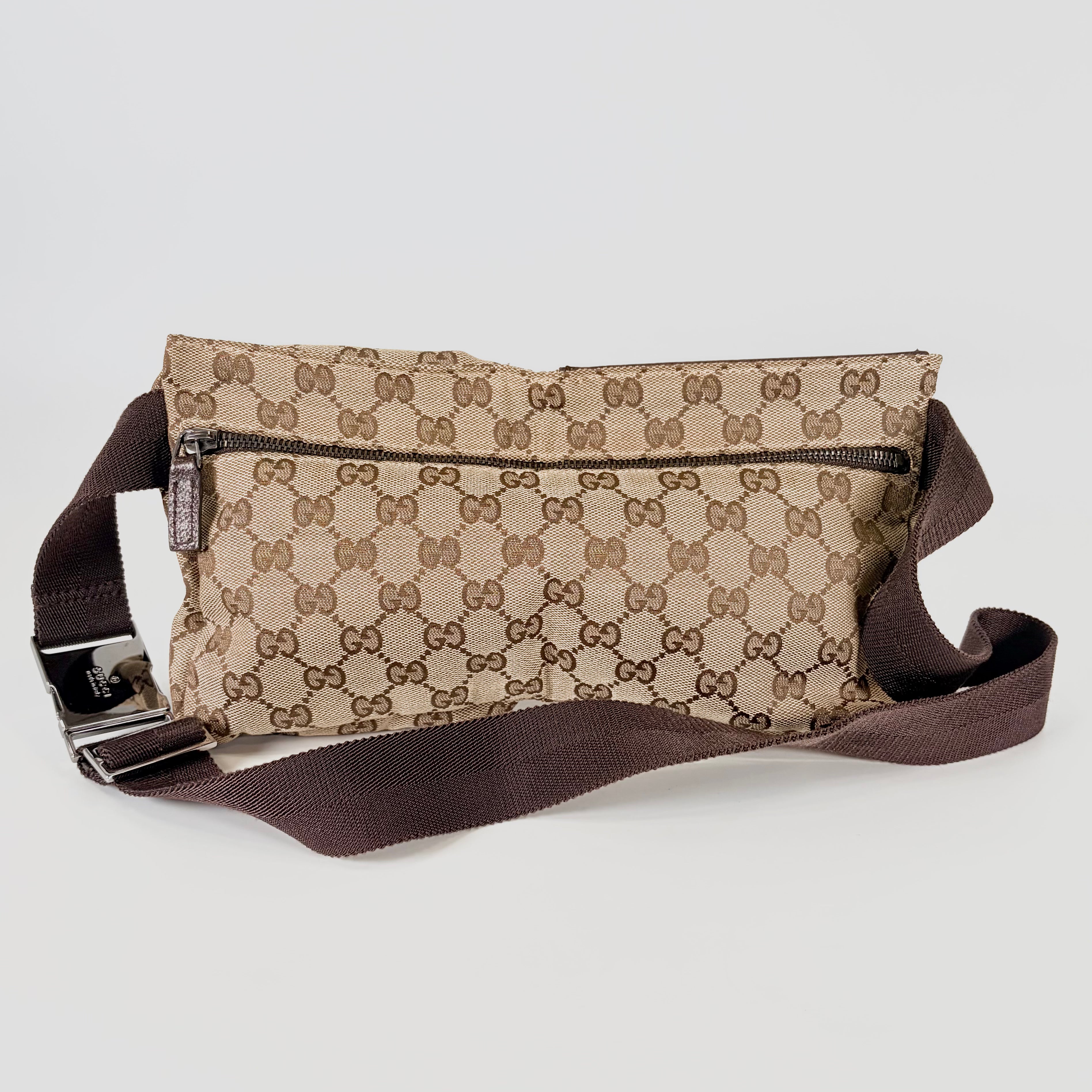 2605 secondhand GUCCI GG canvas Body Bag