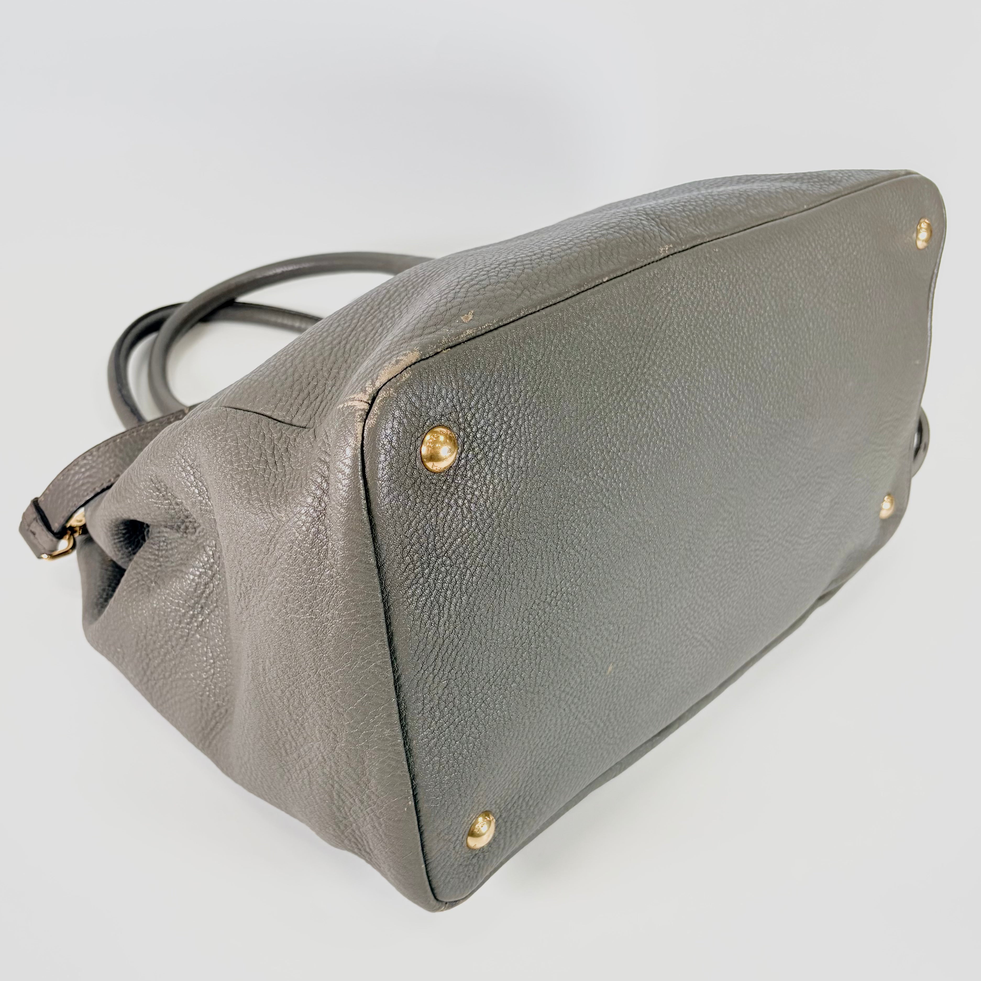 2605 secondhand PRADA hand bag