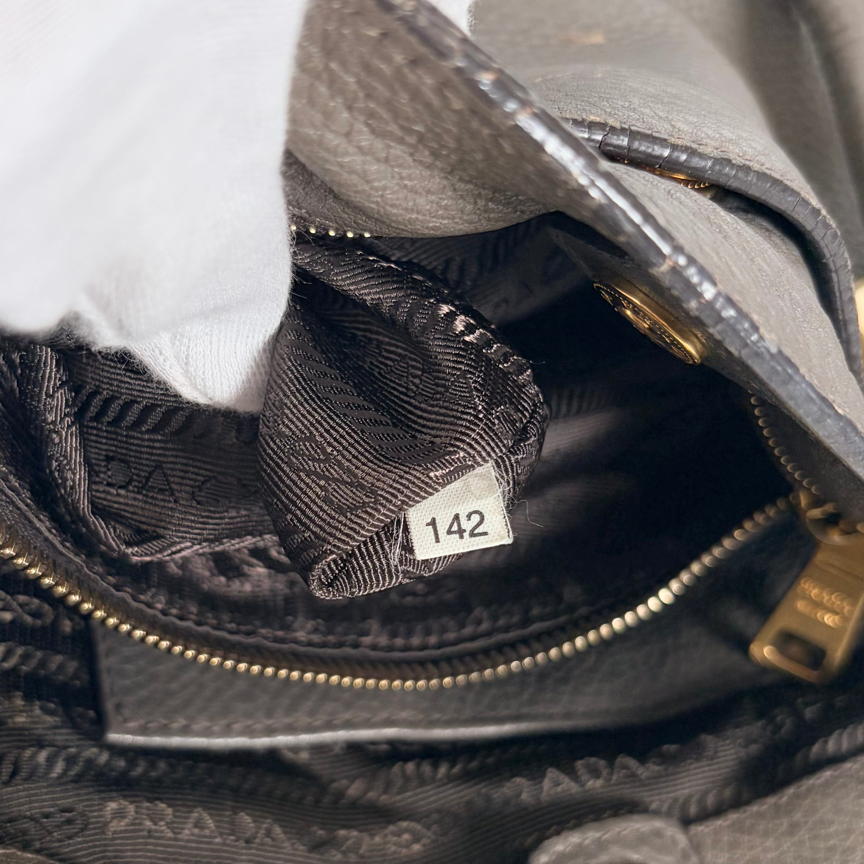 2605 secondhand PRADA hand bag