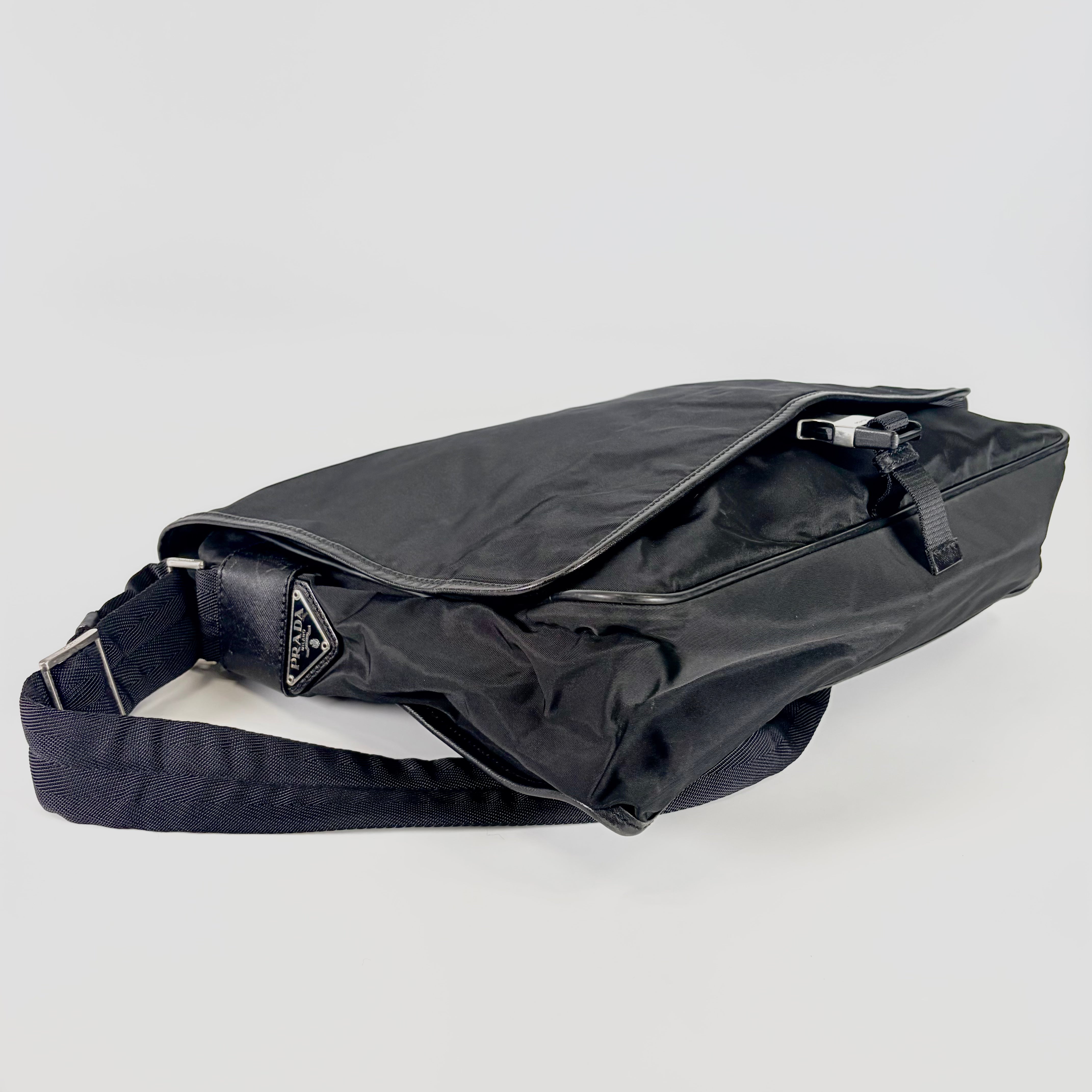 2605 secondhand PRADA nylon Shoulder bag