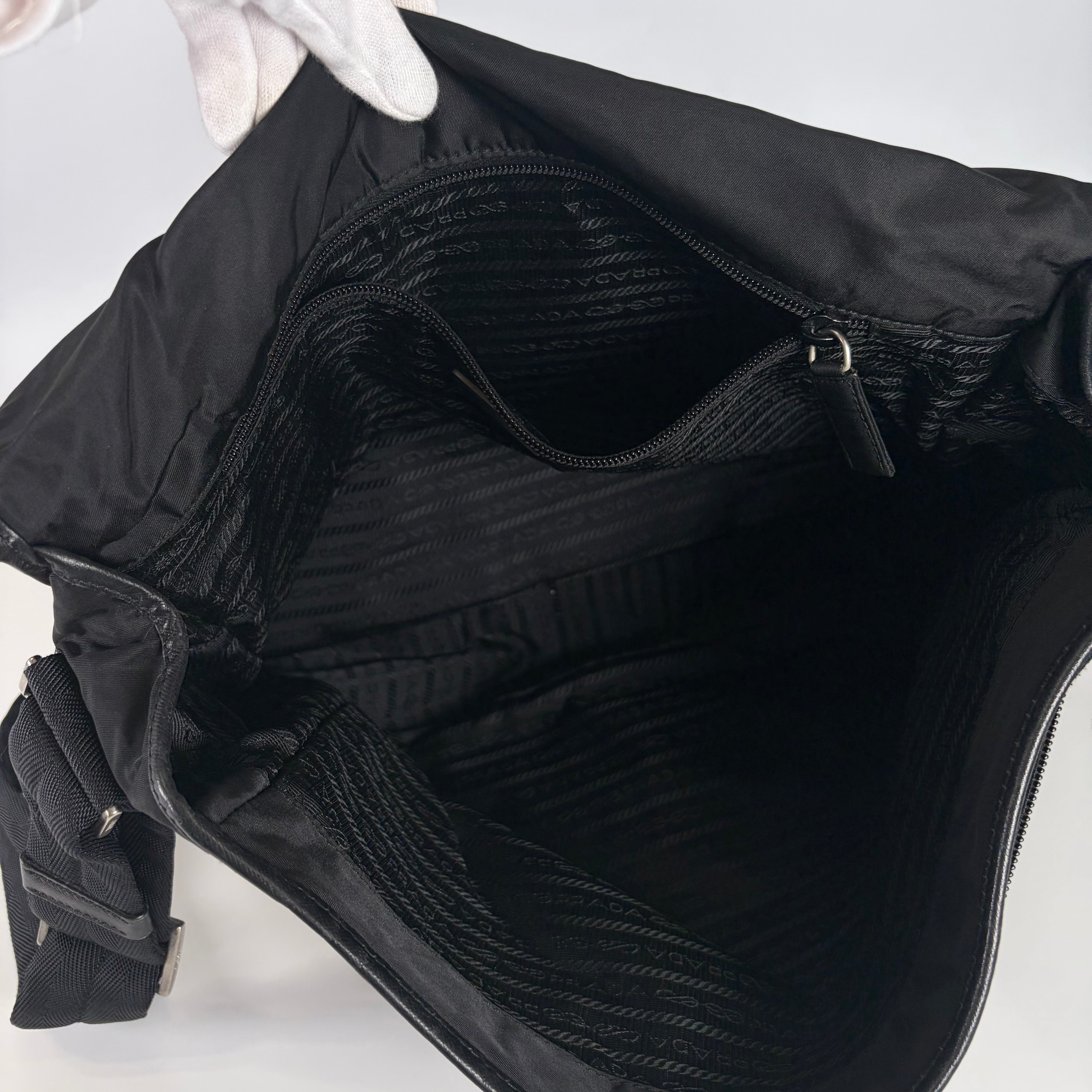 2605 secondhand PRADA nylon Shoulder bag