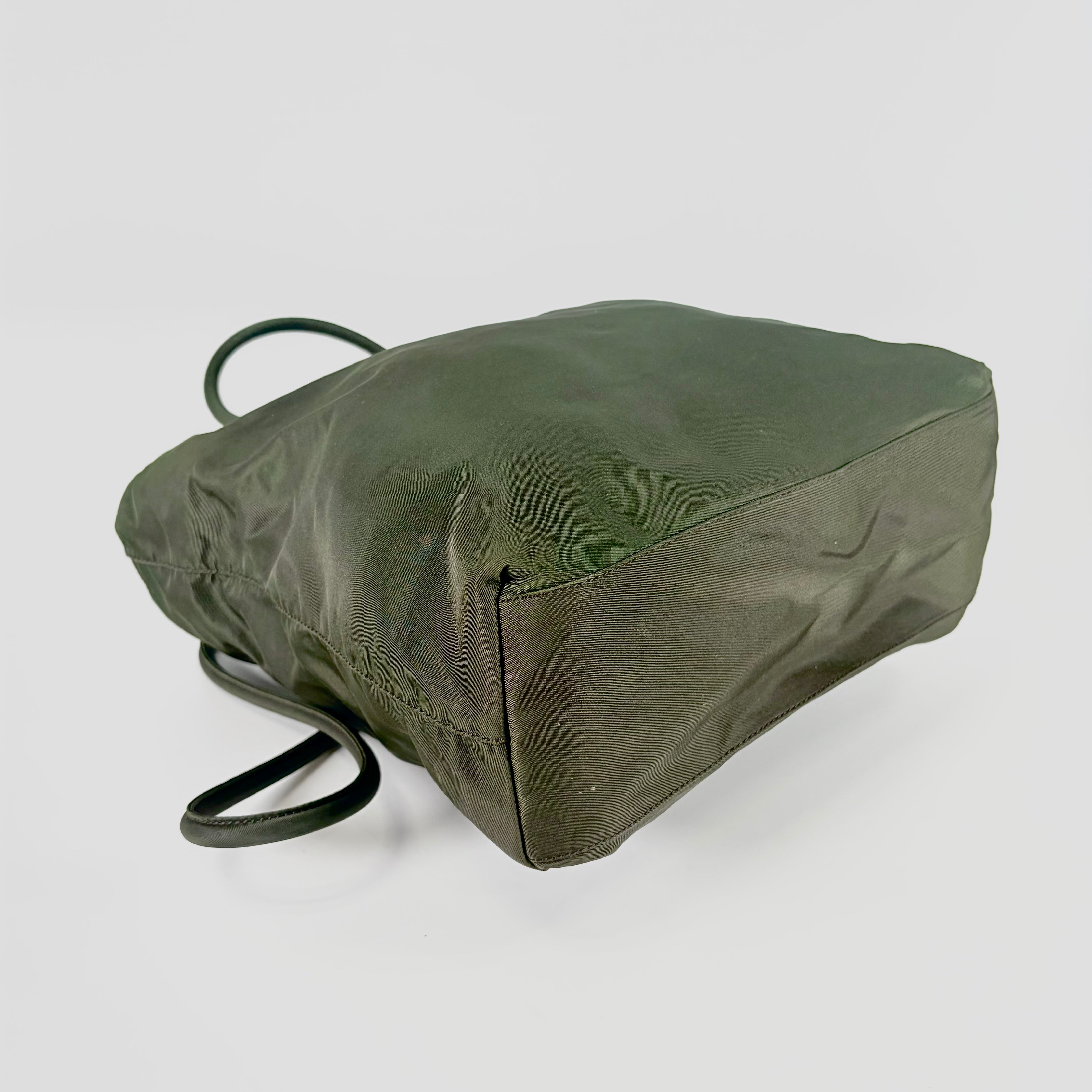 2605 secondhand PRADA bag Shoulder bag green / nylon