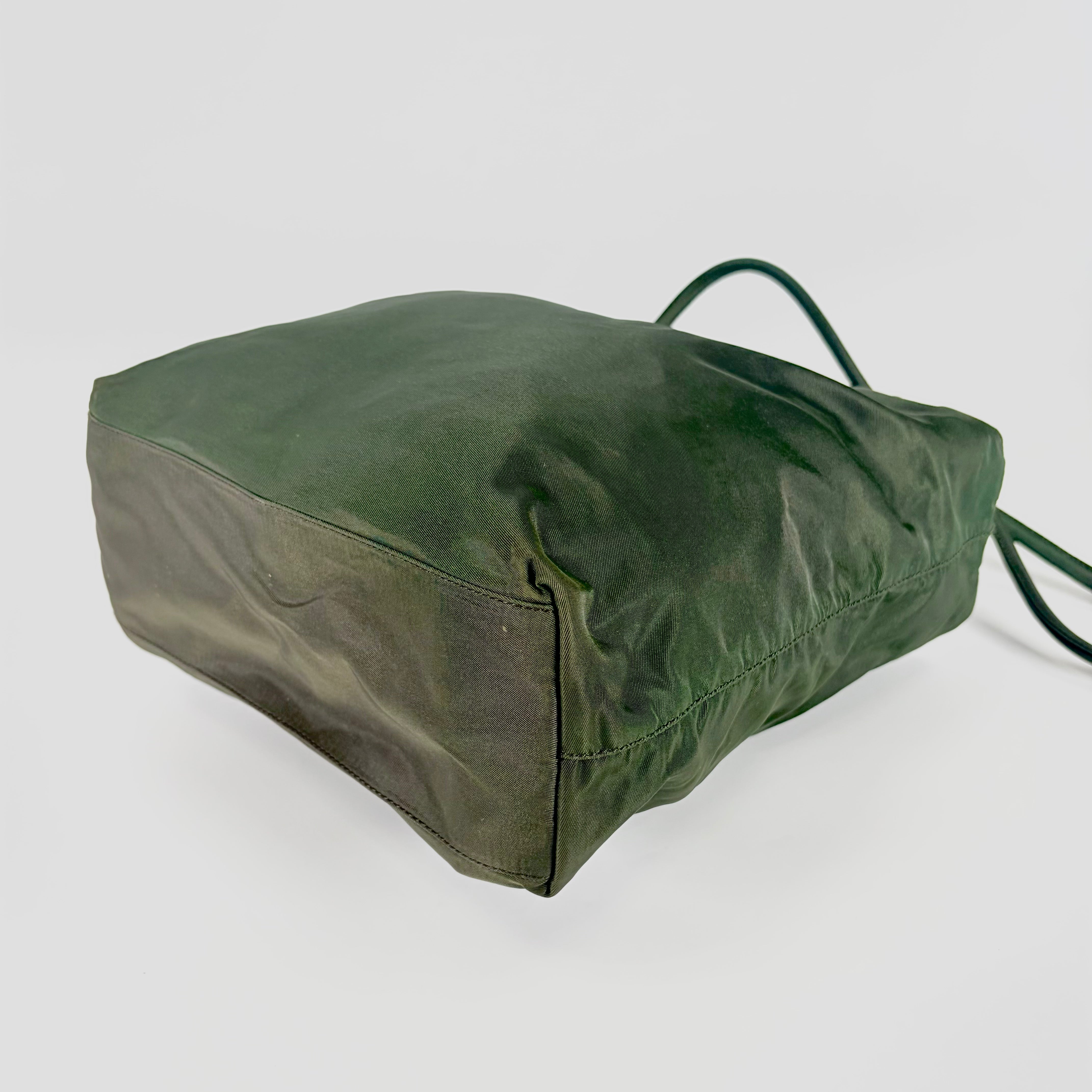 2605 secondhand PRADA bag Shoulder bag green / nylon