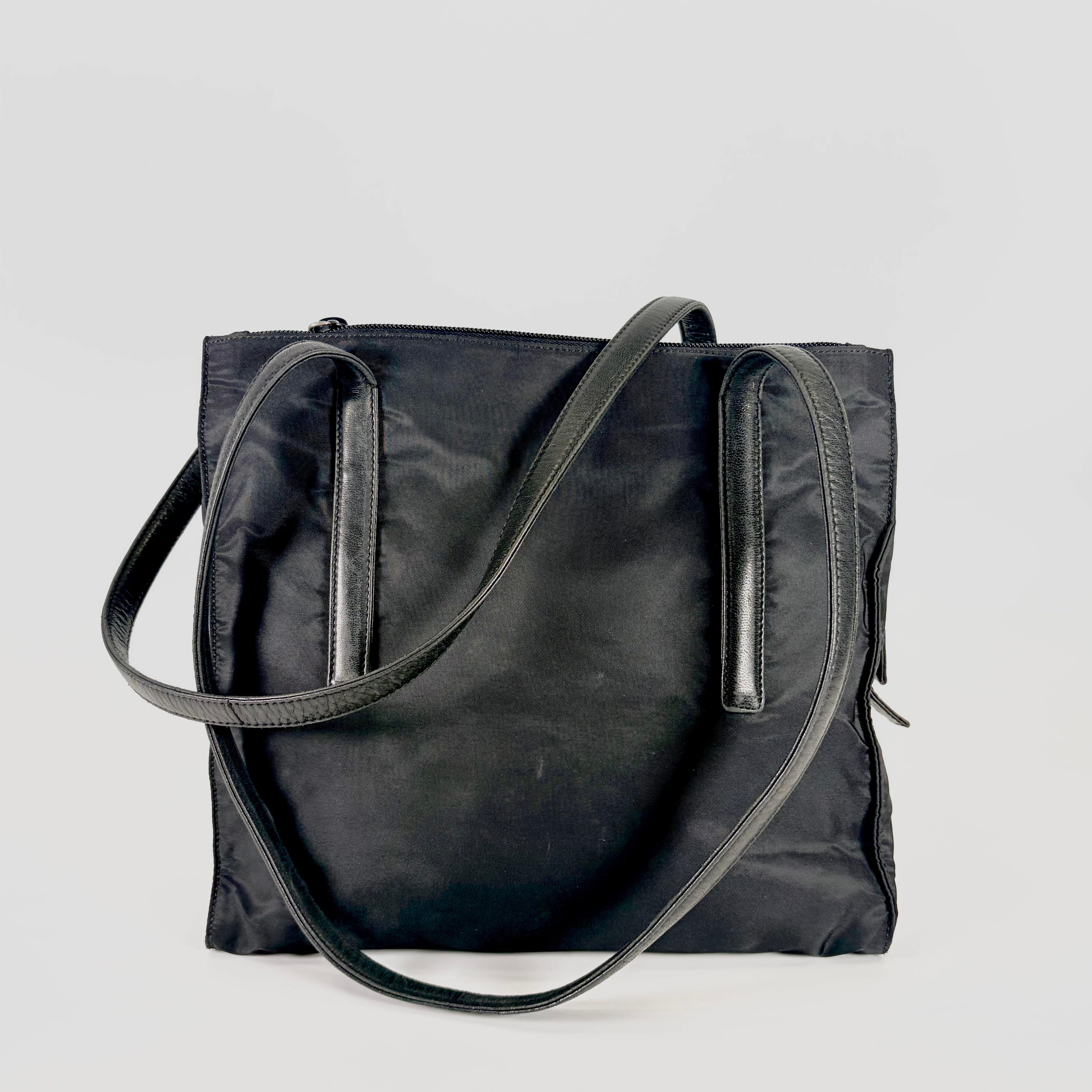 2605 secondhand PRADA nylon hand bag