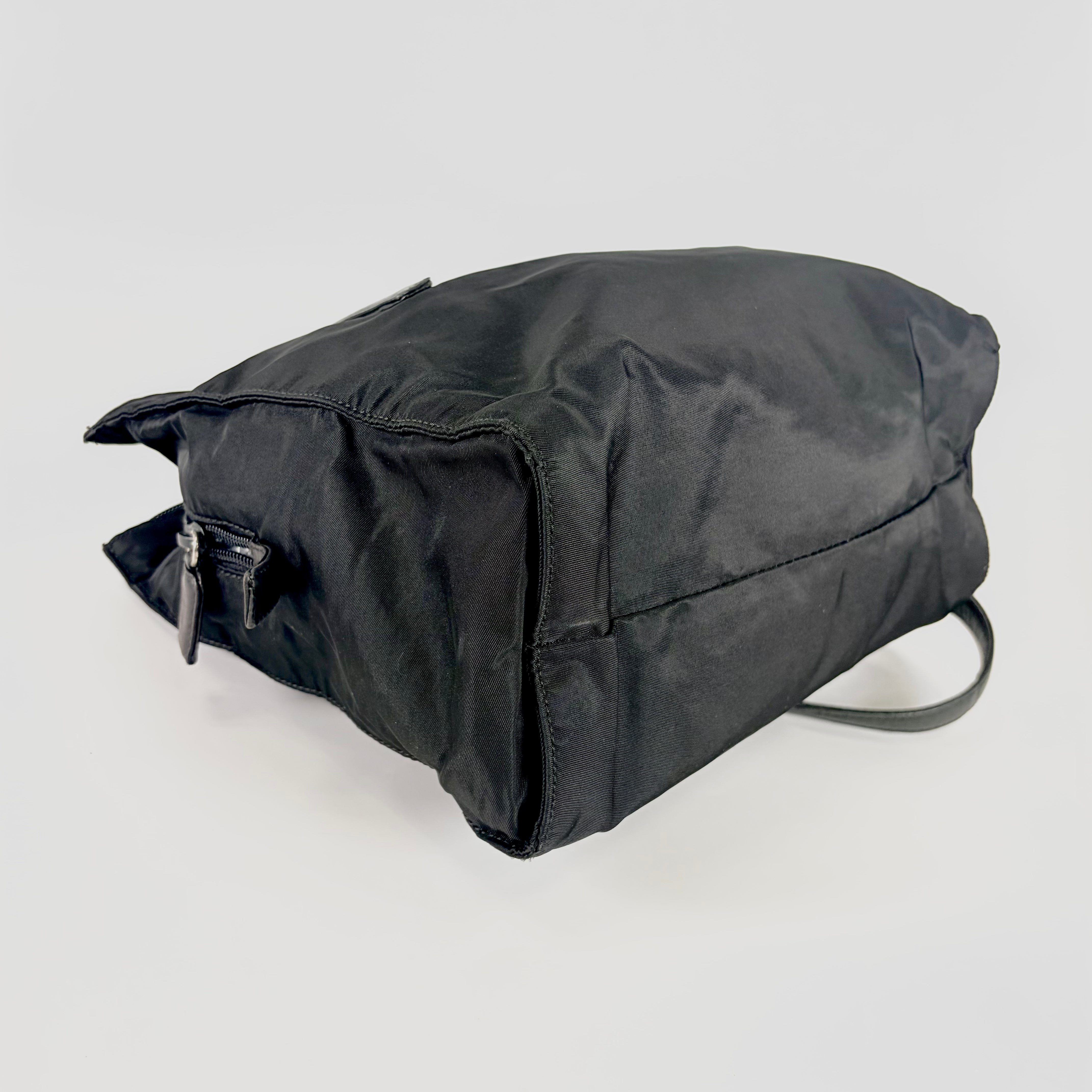 2605 secondhand PRADA nylon hand bag