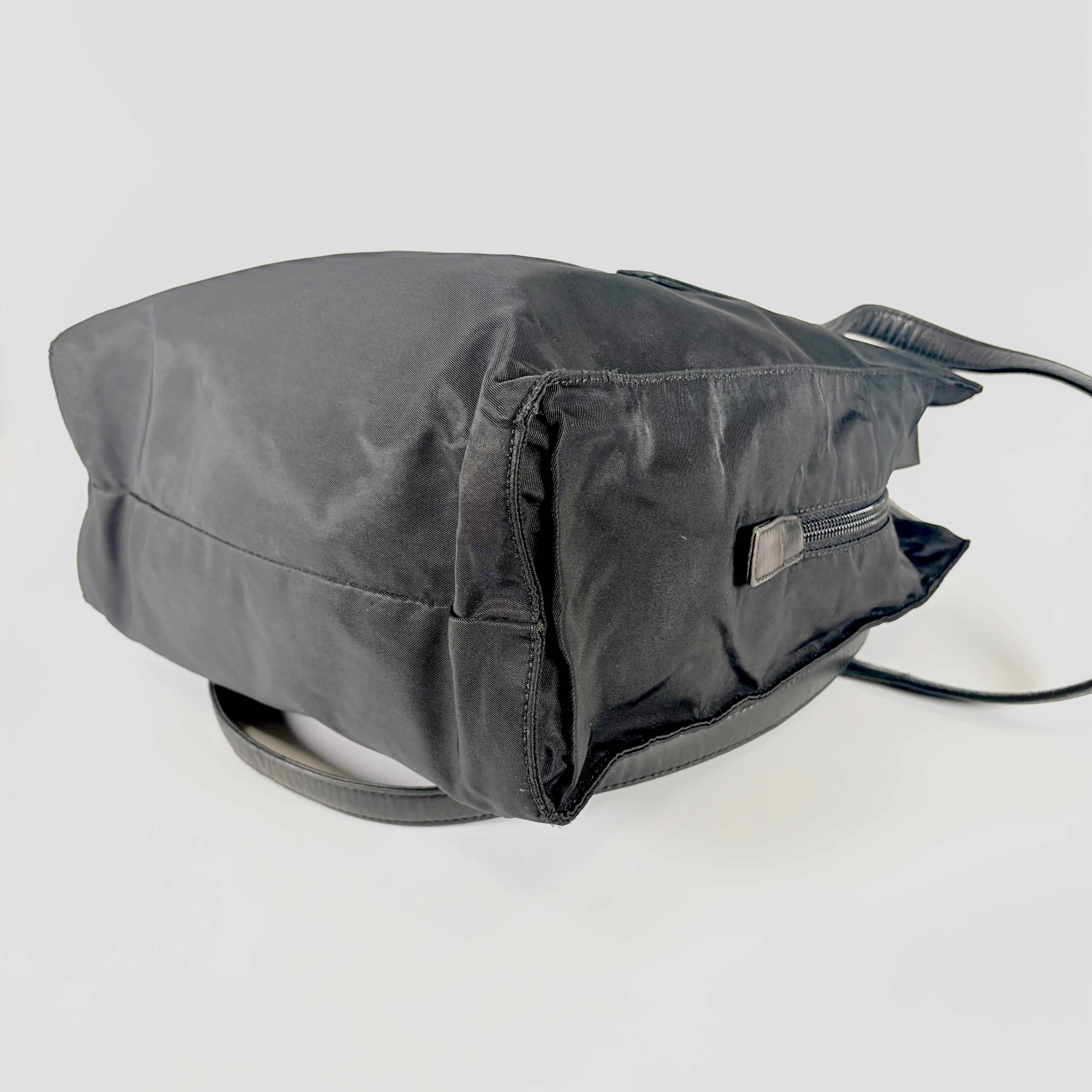 2605 secondhand PRADA nylon hand bag