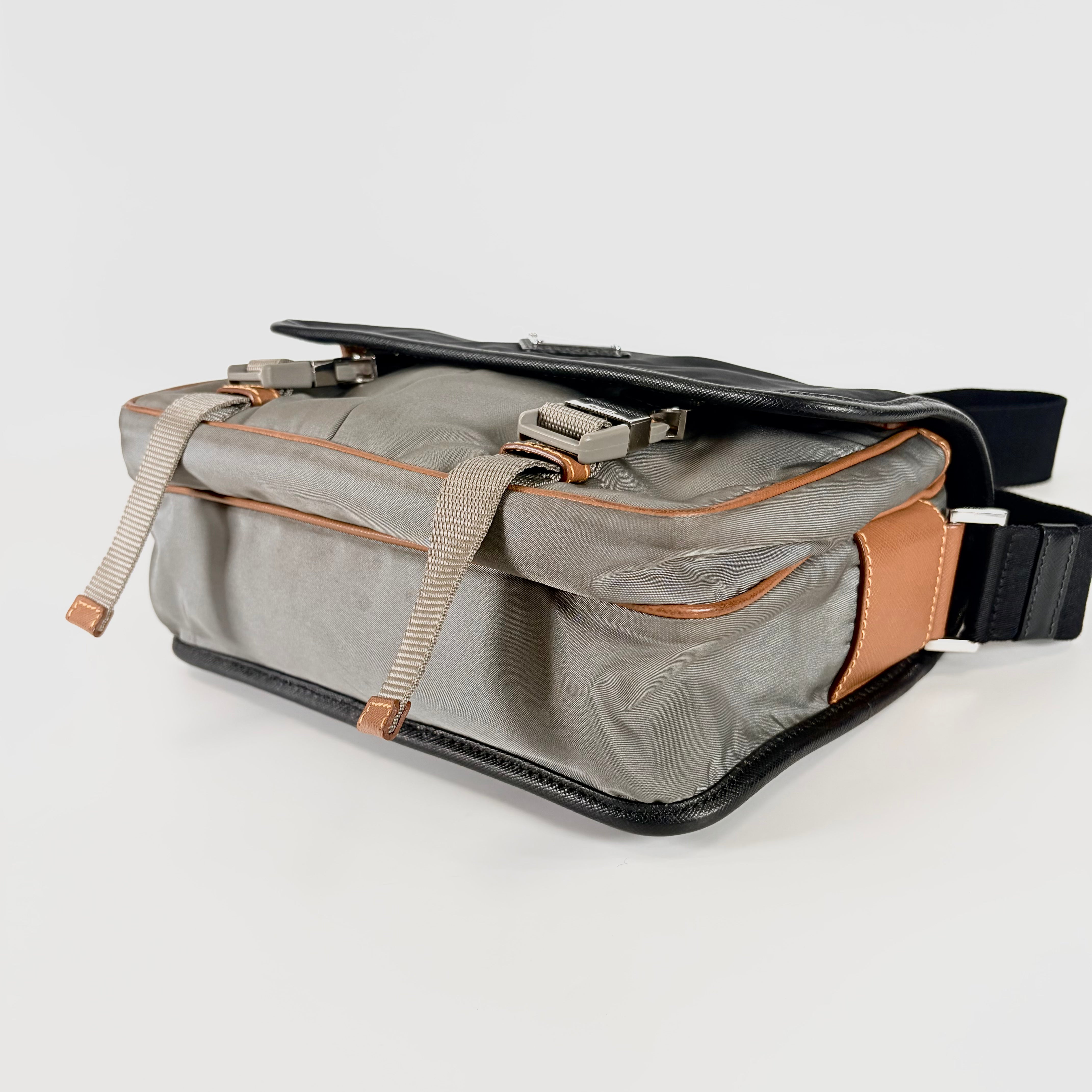 2605 secondhand PRADA Shoulder bag