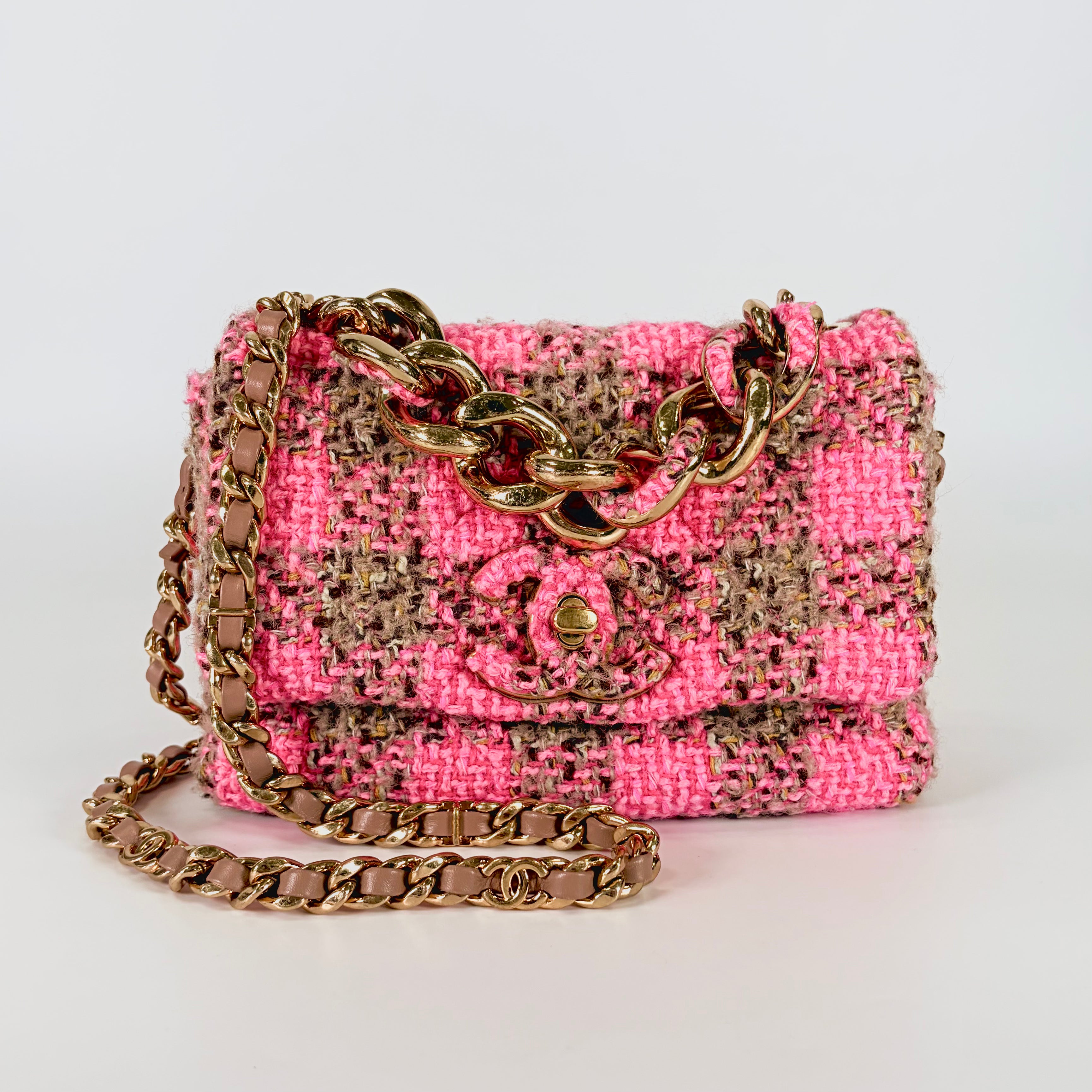 2605 secondhand CHANEL
