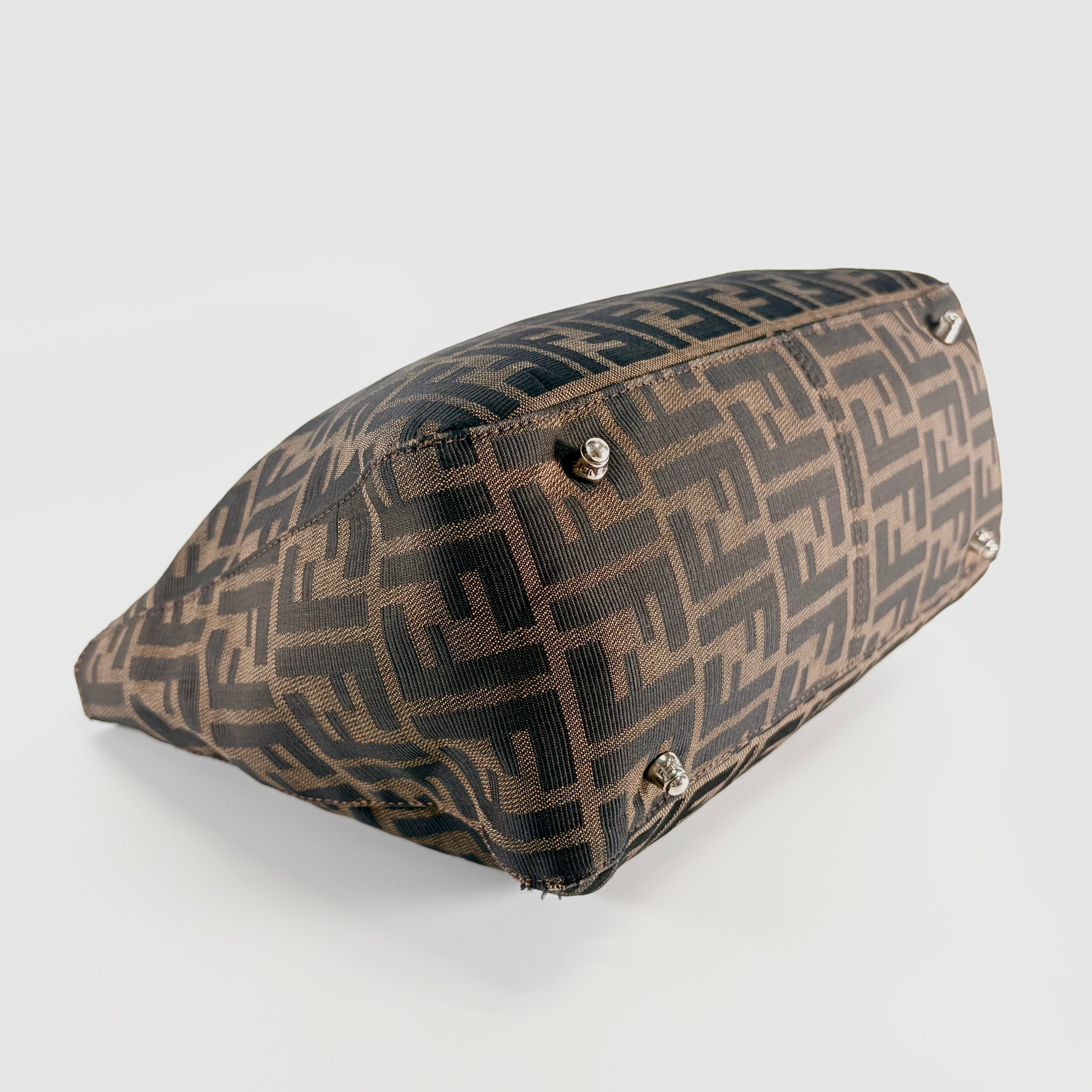 2605 secondhand FENDI Zucca hand bag