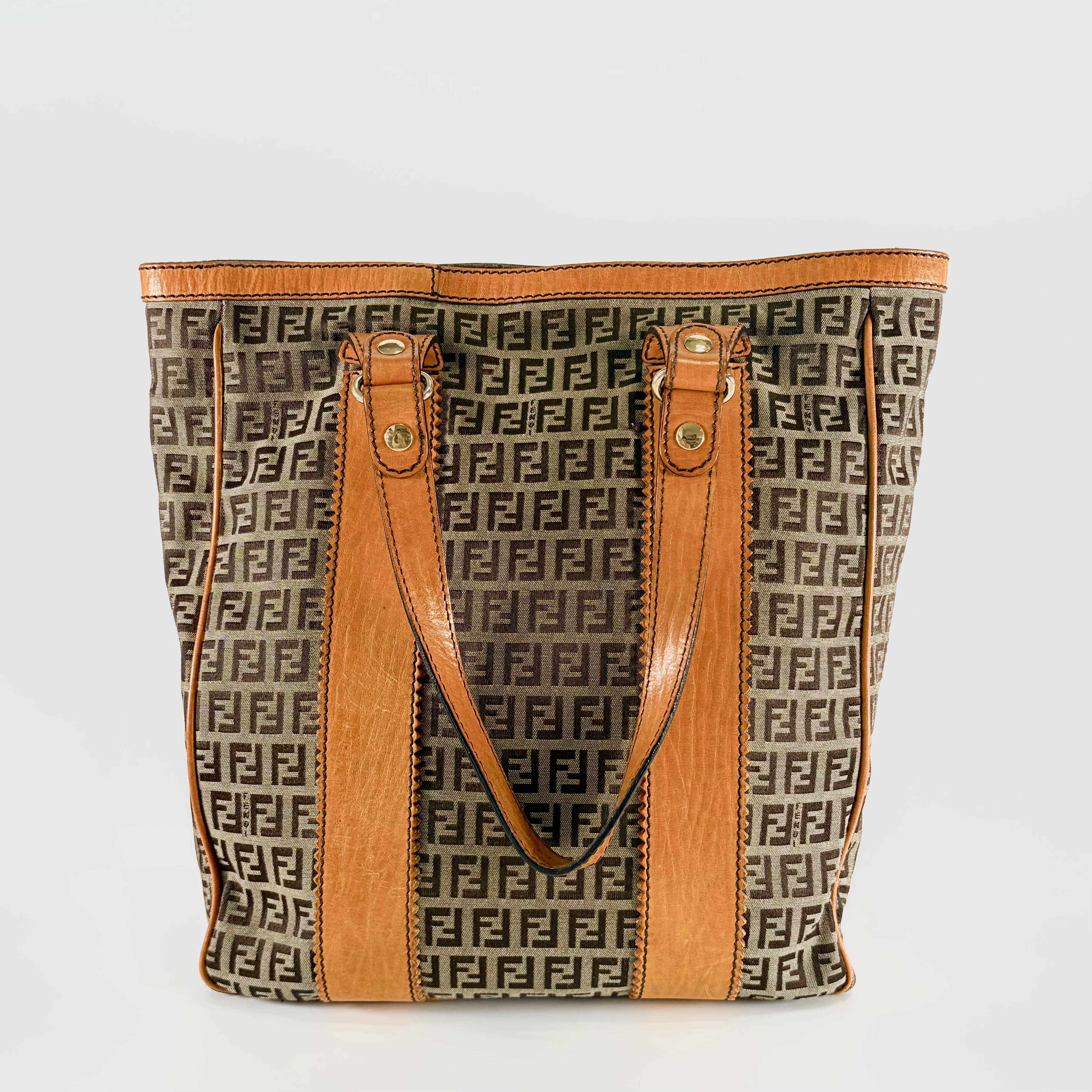 2606 secondhand FENDI Zucchino hand bag
