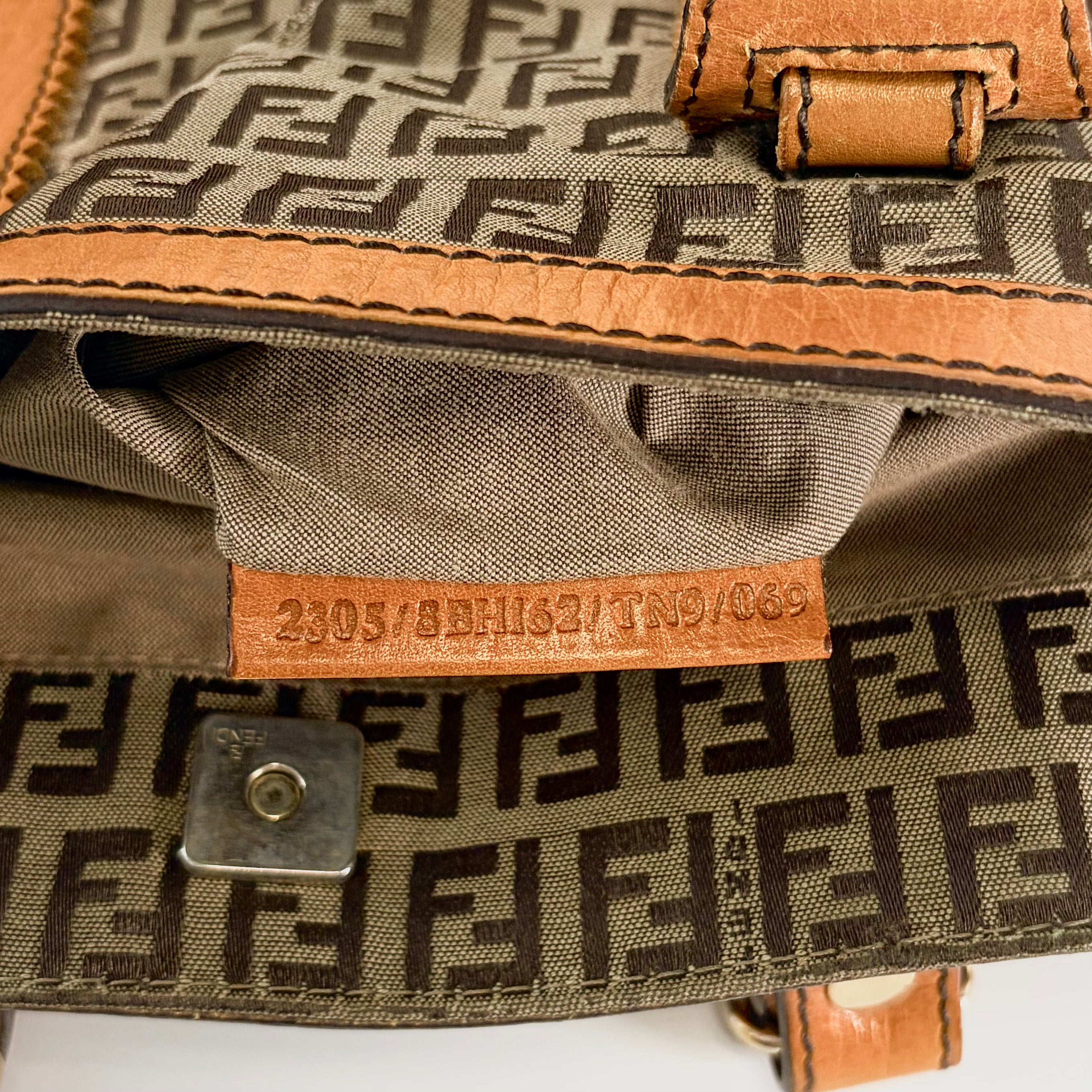 2606 secondhand FENDI Zucchino hand bag