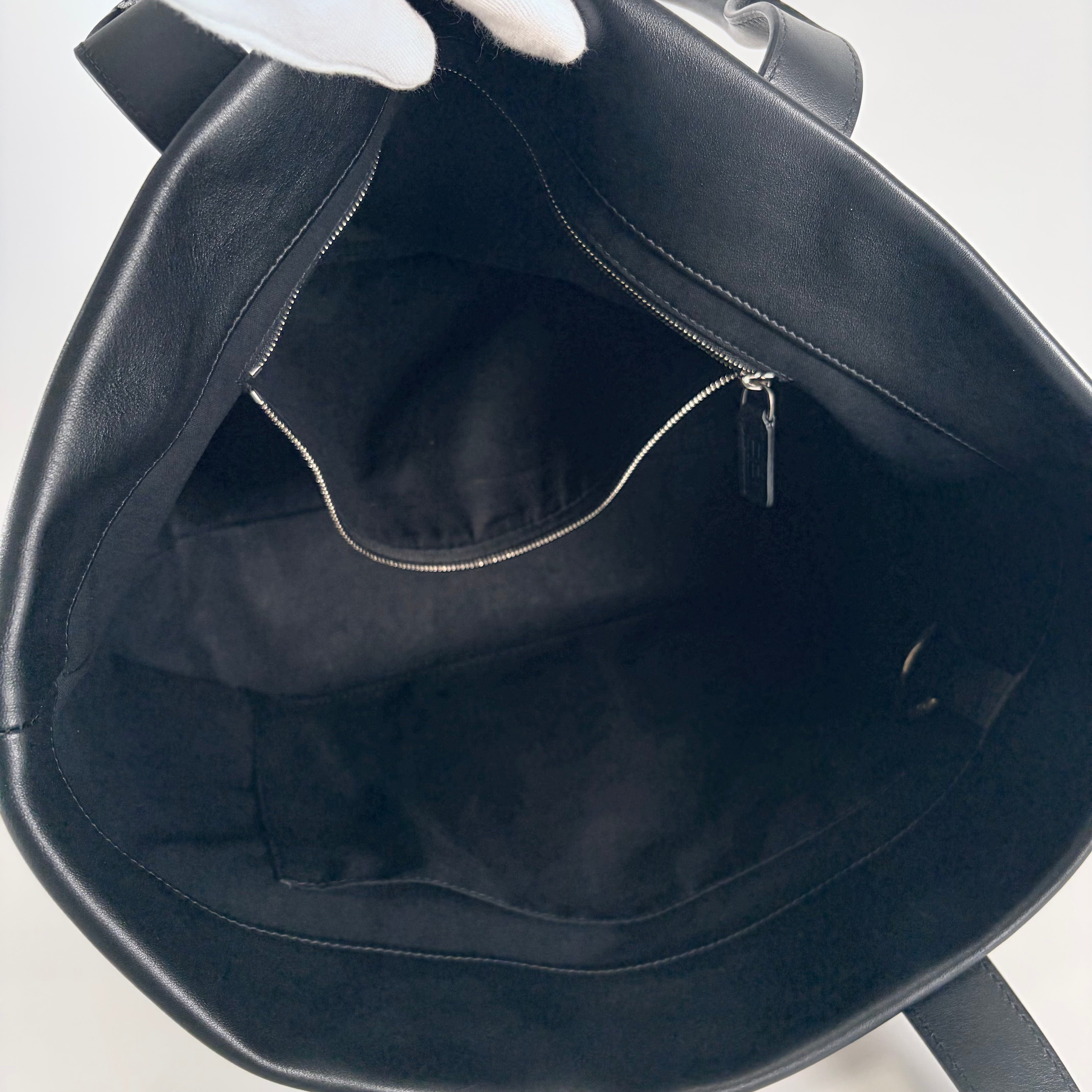 2605 secondhand BALENCIAGA canvas Tote black × white