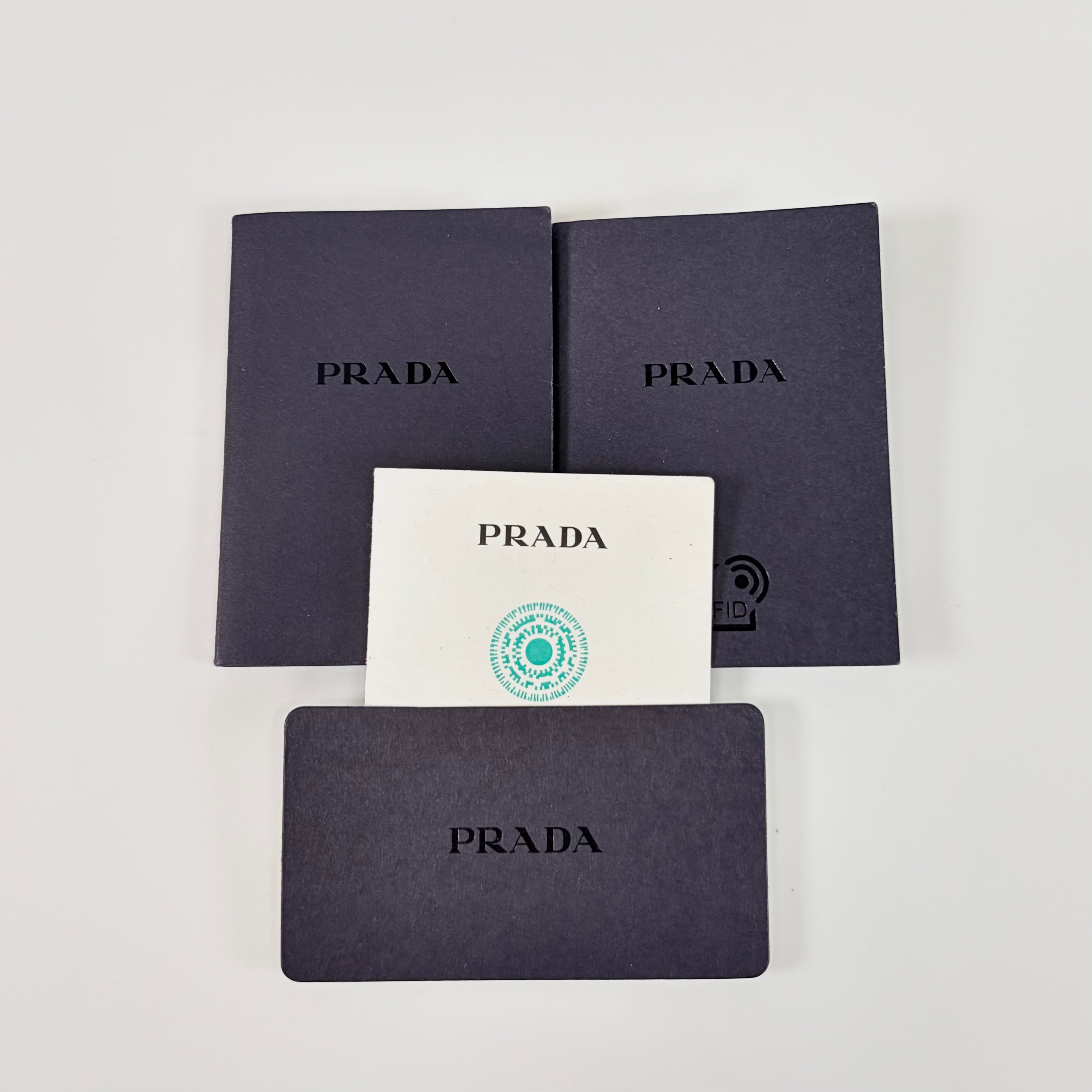 2606 secondhand PRADA shoulder straw