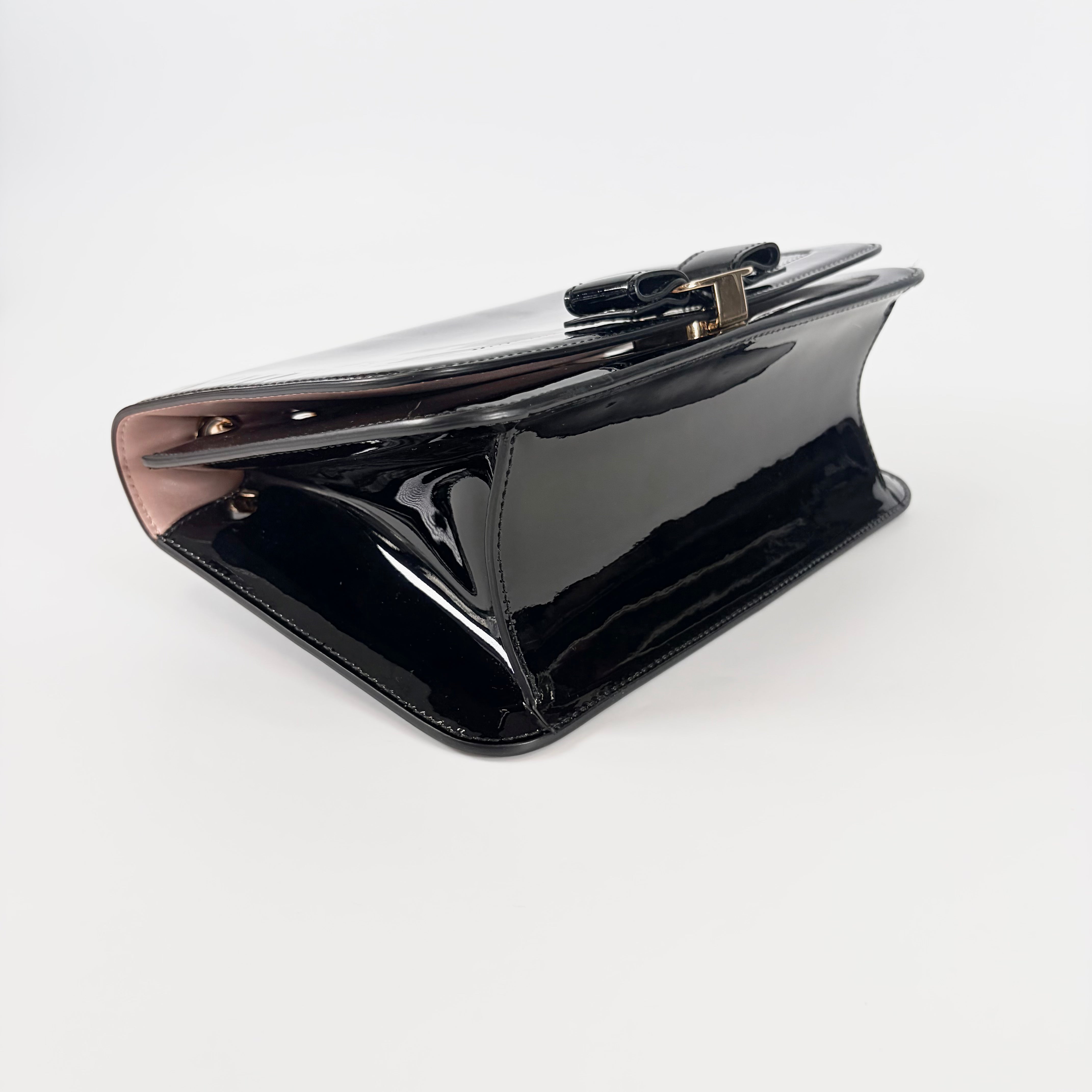 2606 secondhand Ferragamo shoulder black