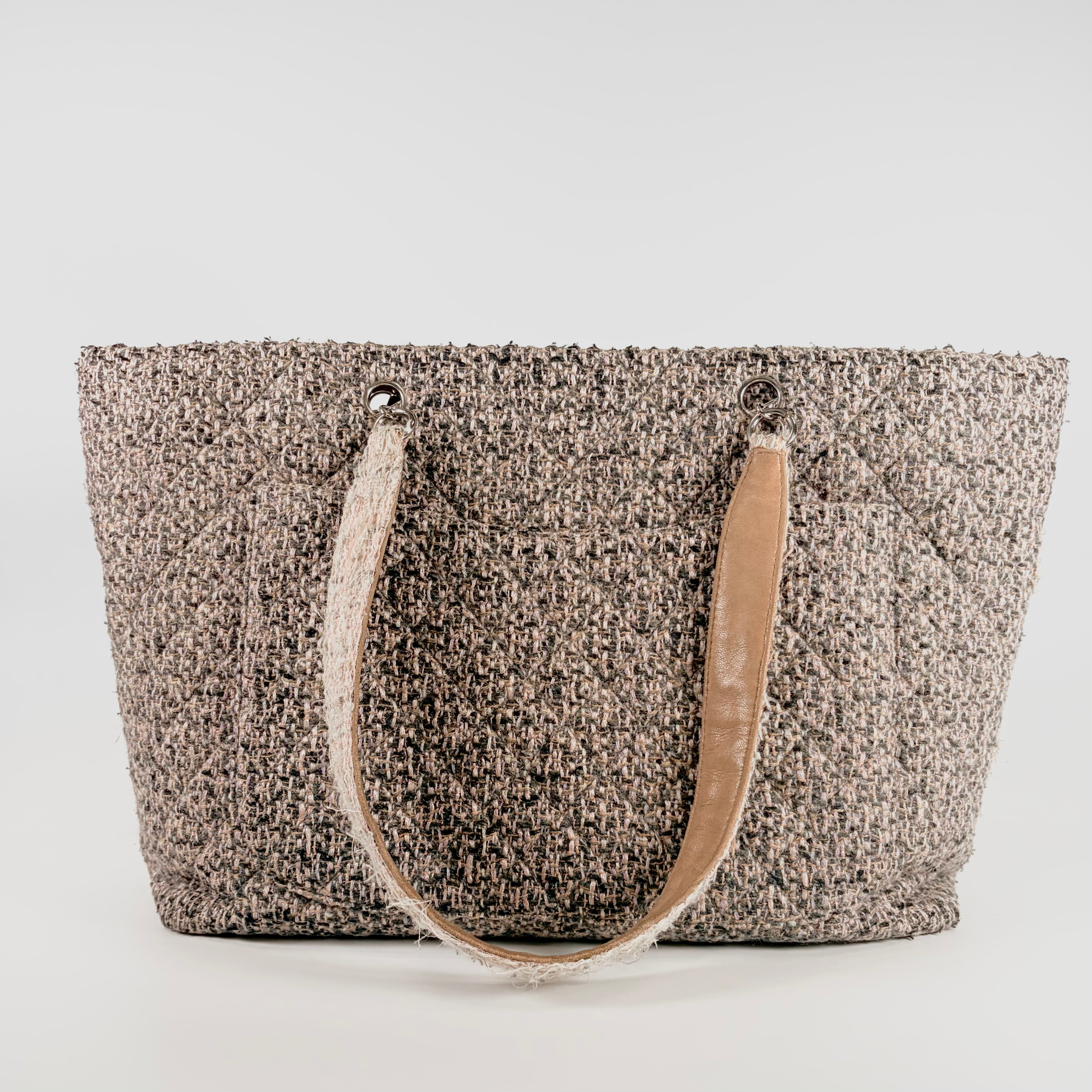2604 secondhand CHANEL Shoulder bag / Crossbody Bag