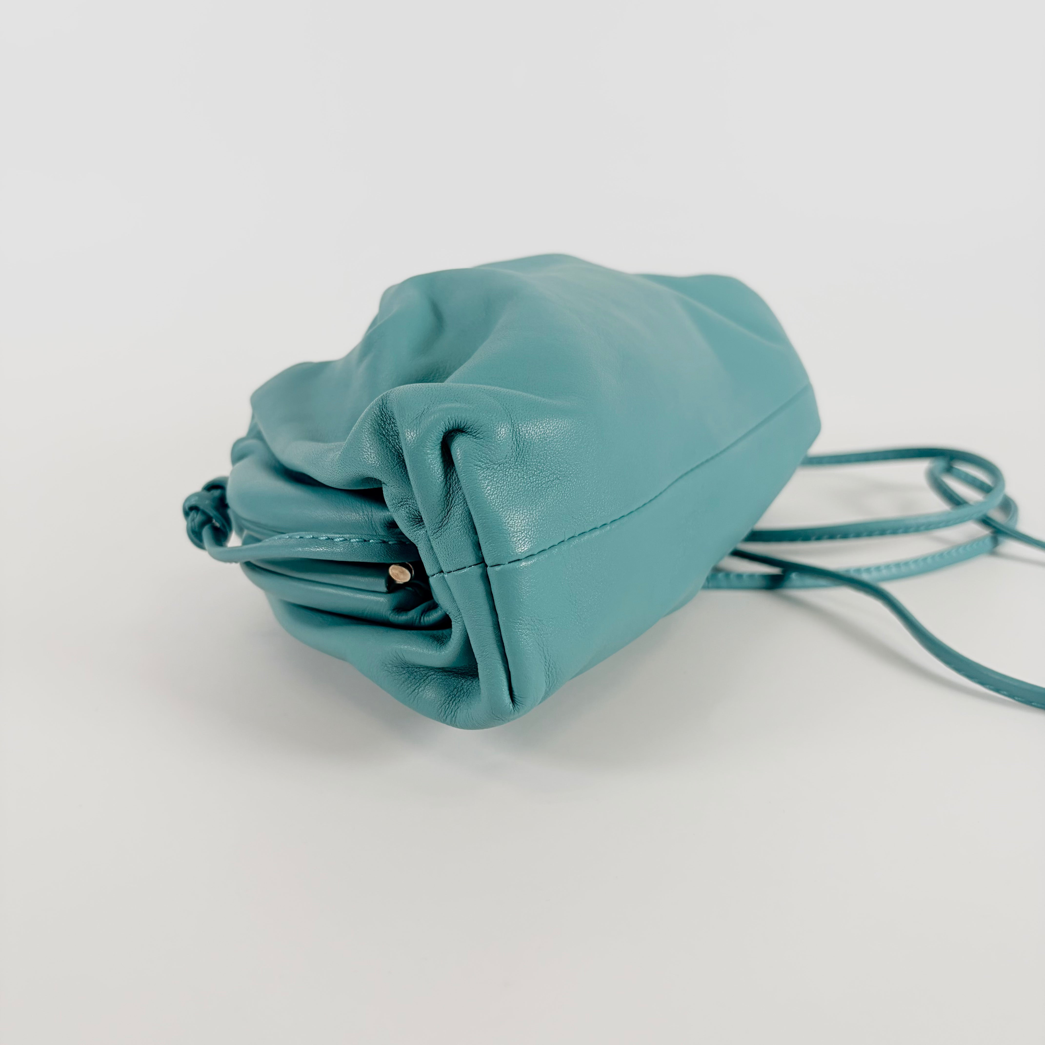 2604 secondhand BOTTEGAVENETA shoulder light blue