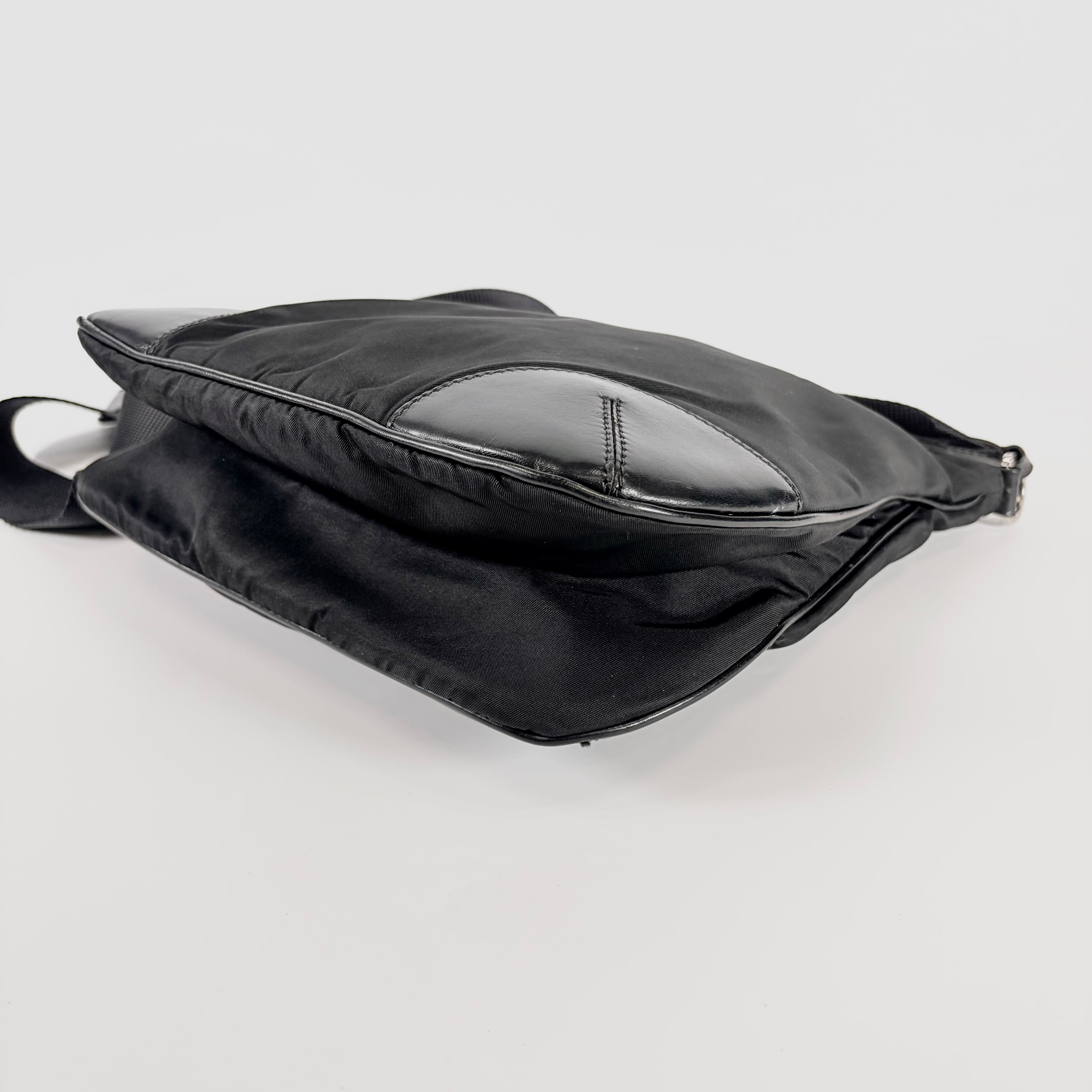 2605 secondhand PRADA bag Shoulder bag black / nylon